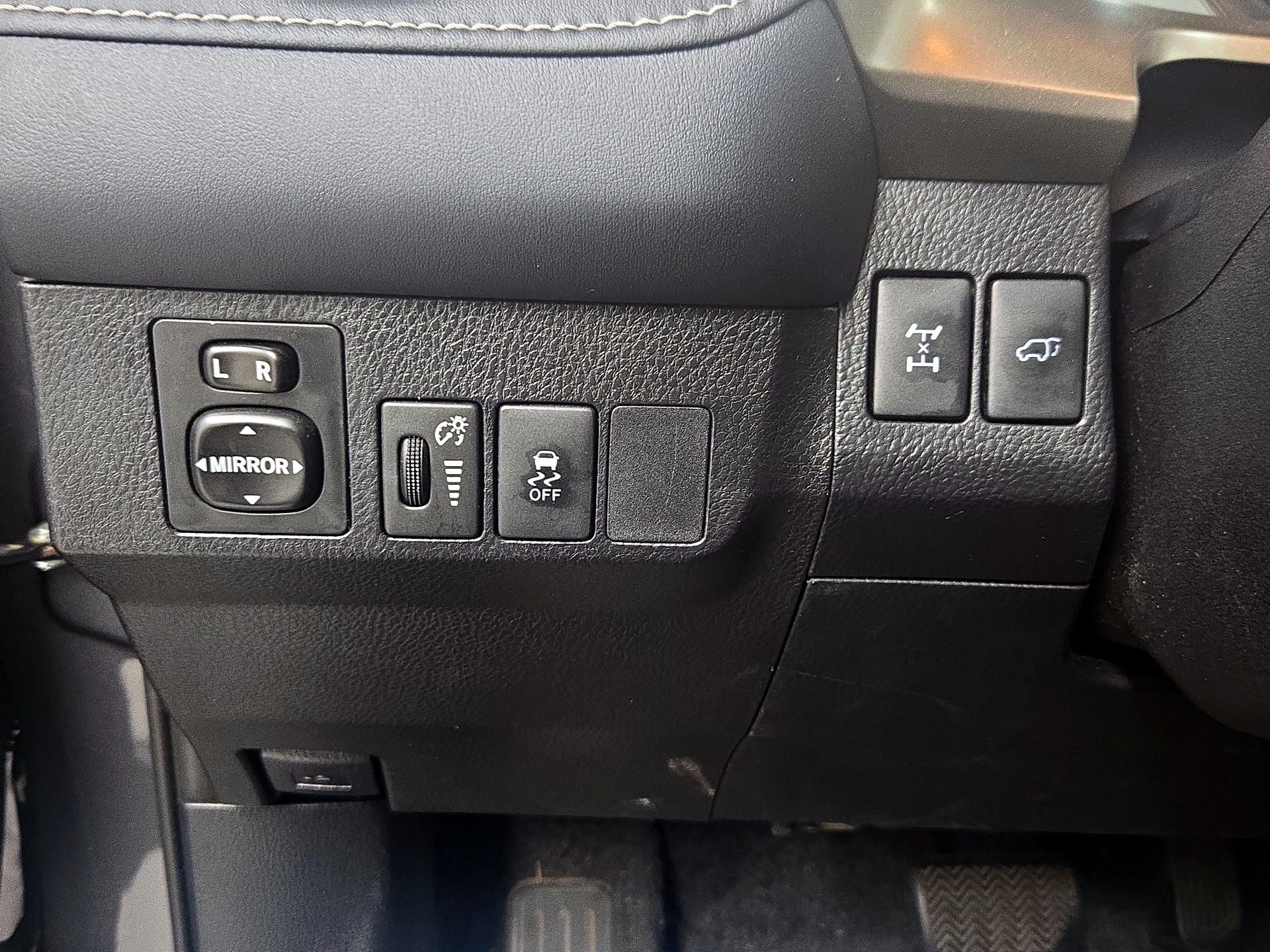 Thumbnail: 2015 Toyota RAV4 - 13