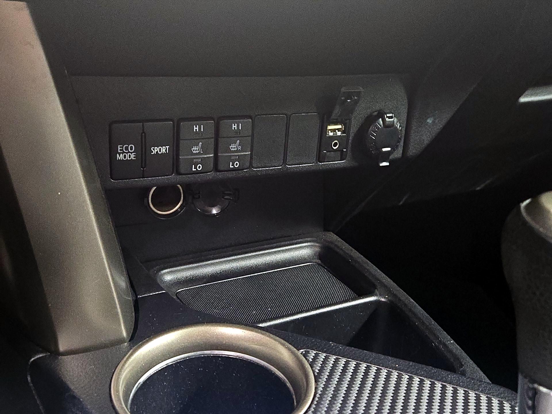 Thumbnail: 2015 Toyota RAV4 - 18