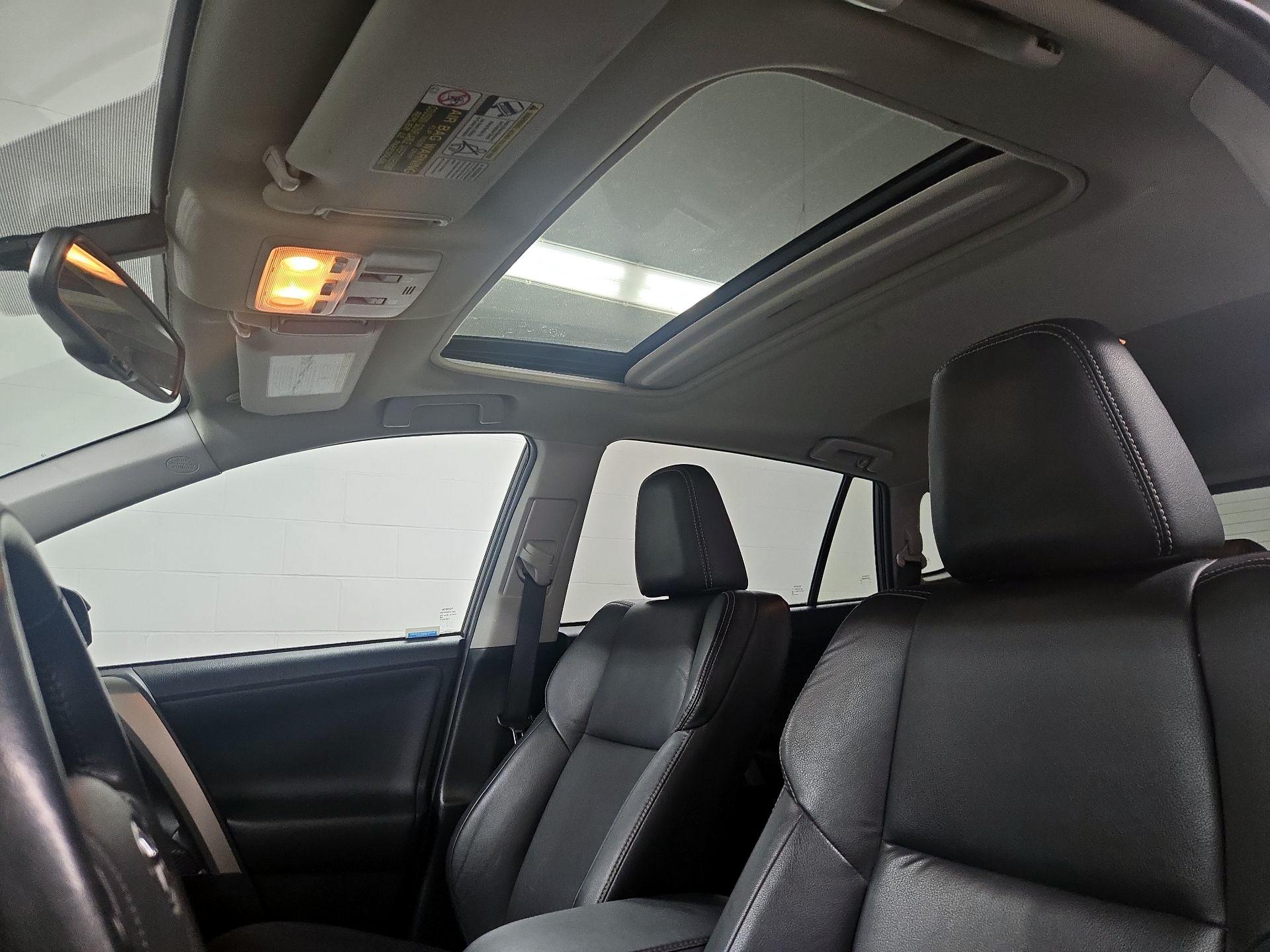 Thumbnail: 2015 Toyota RAV4 - 19