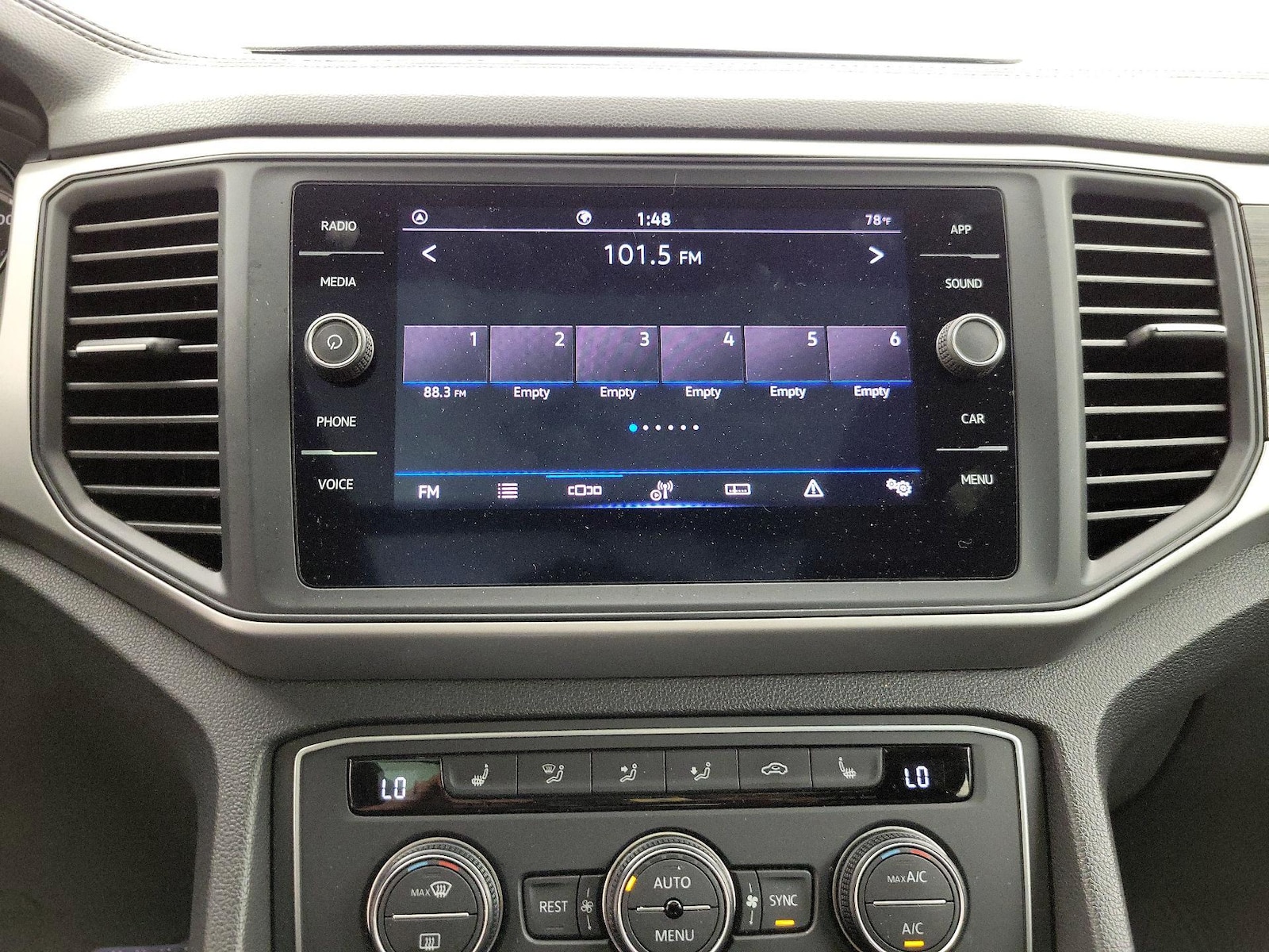2021 Volkswagen Atlas SE w/Tech - Photo 16