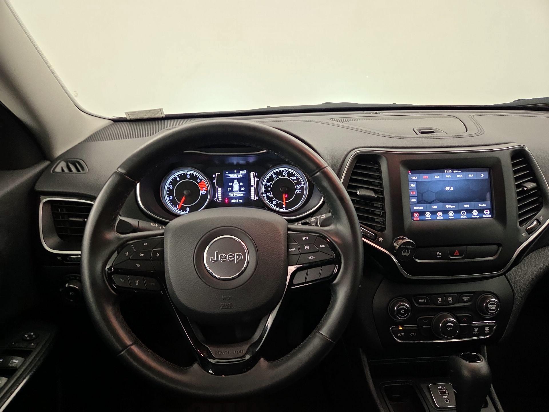 Thumbnail: 2020 Jeep Cherokee - 10