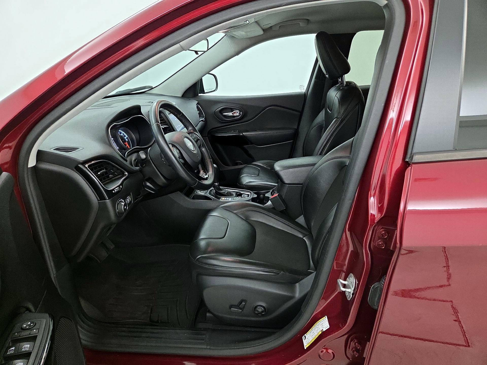 Thumbnail: 2020 Jeep Cherokee - 11