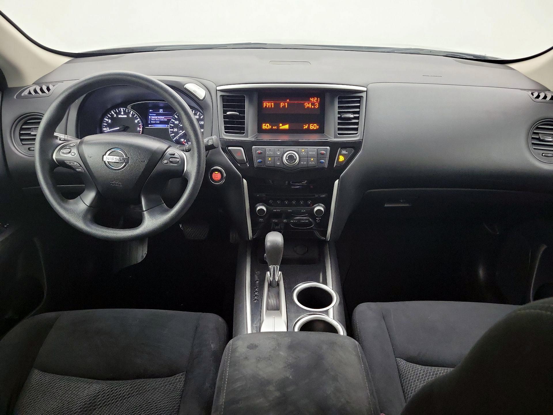 Thumbnail: 2016 Nissan Pathfinder - 9