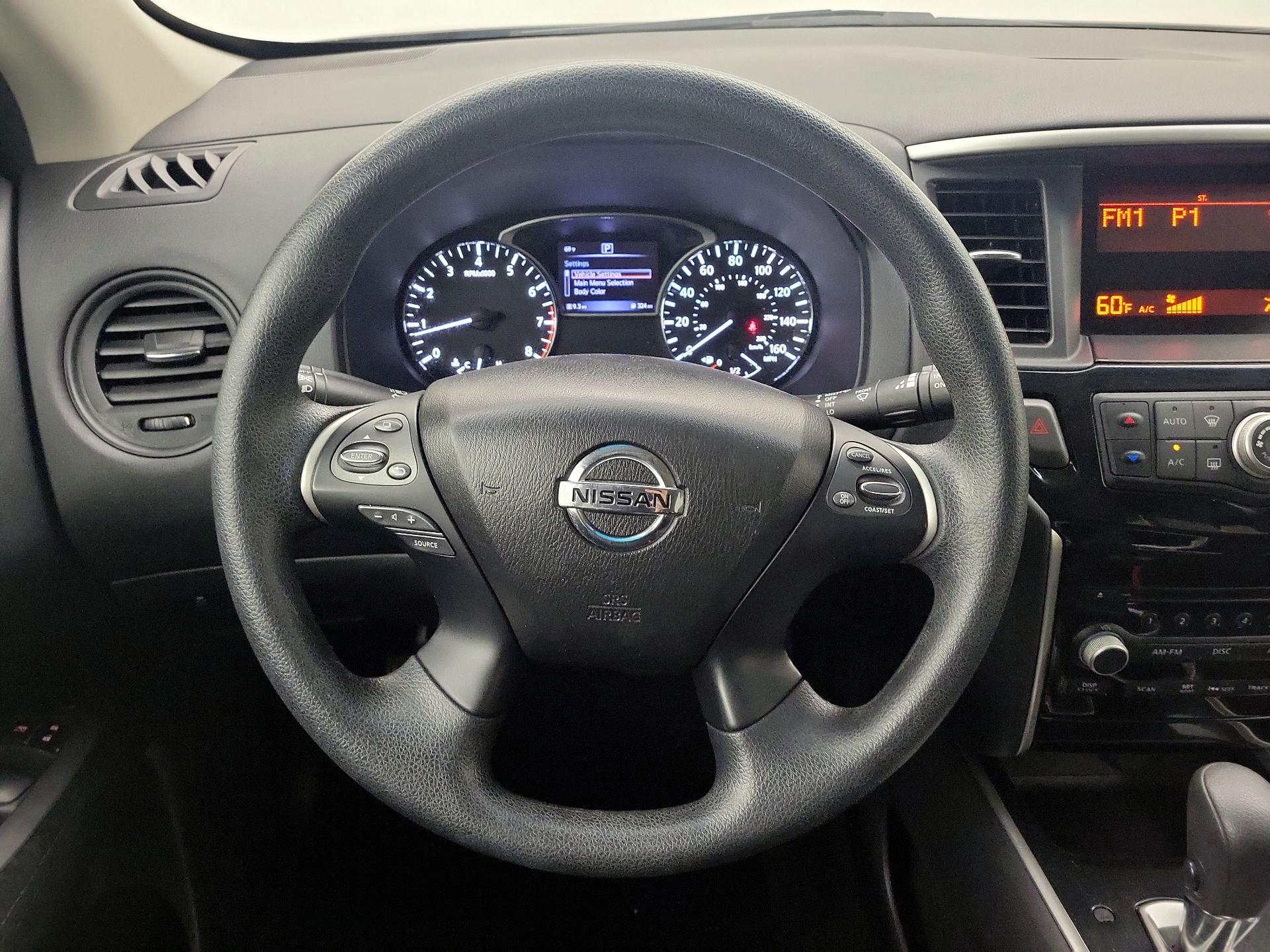 Thumbnail: 2016 Nissan Pathfinder - 10