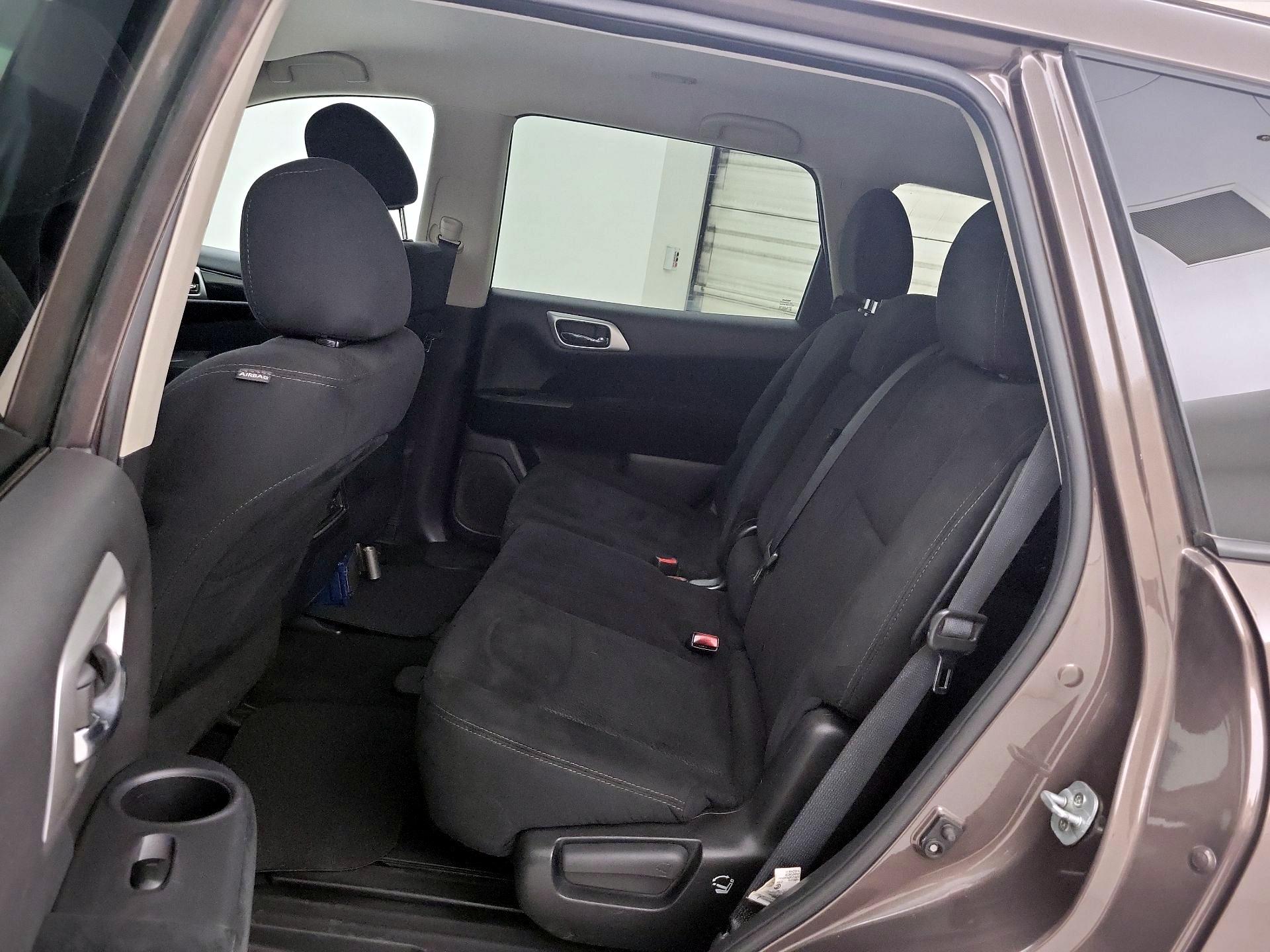 Thumbnail: 2016 Nissan Pathfinder - 18