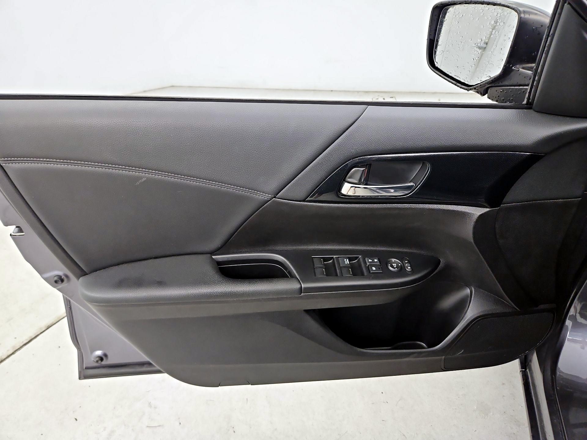 Thumbnail: 2015 Honda Accord - 12