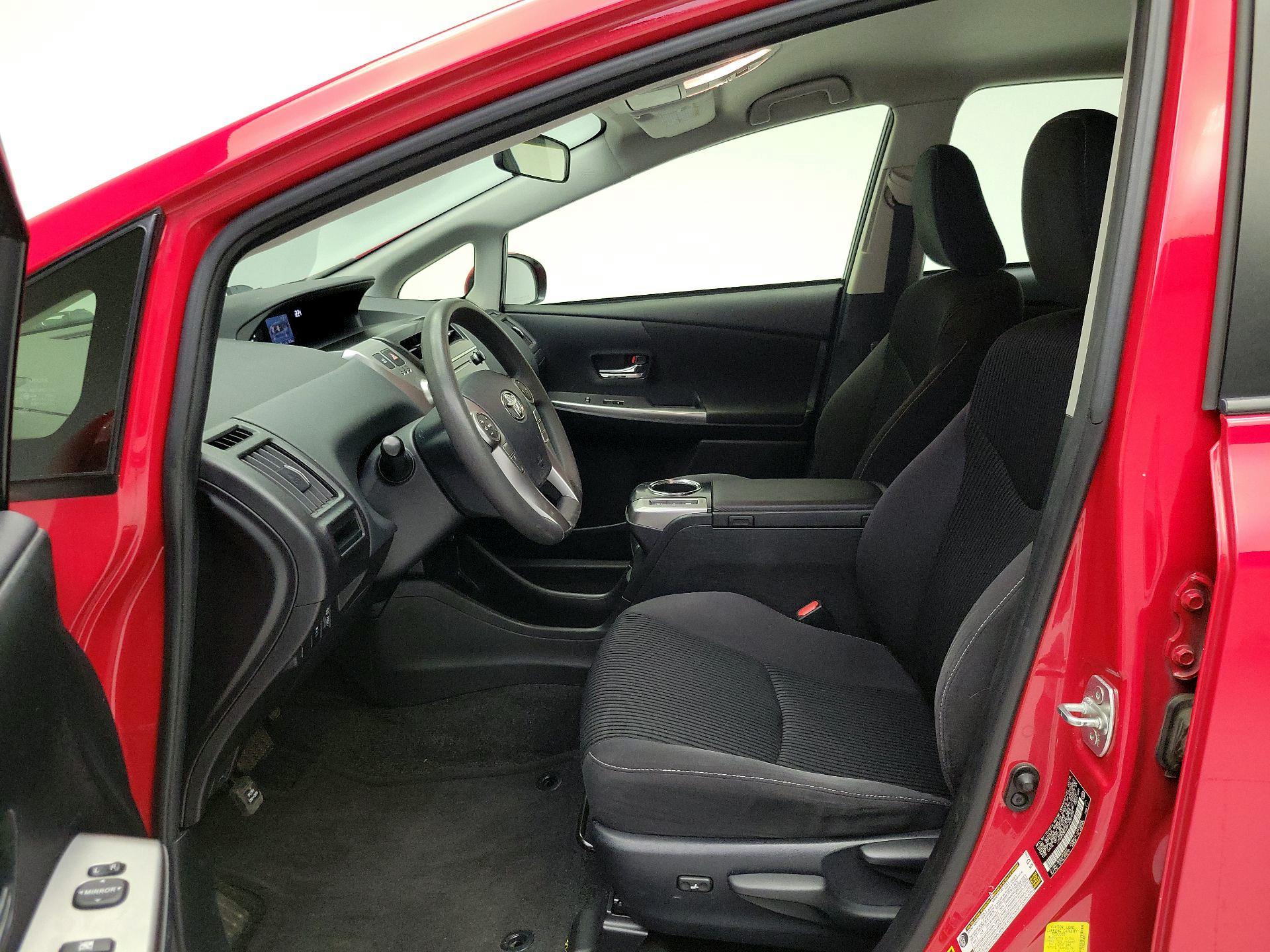 Thumbnail: 2015 Toyota Prius v - 11