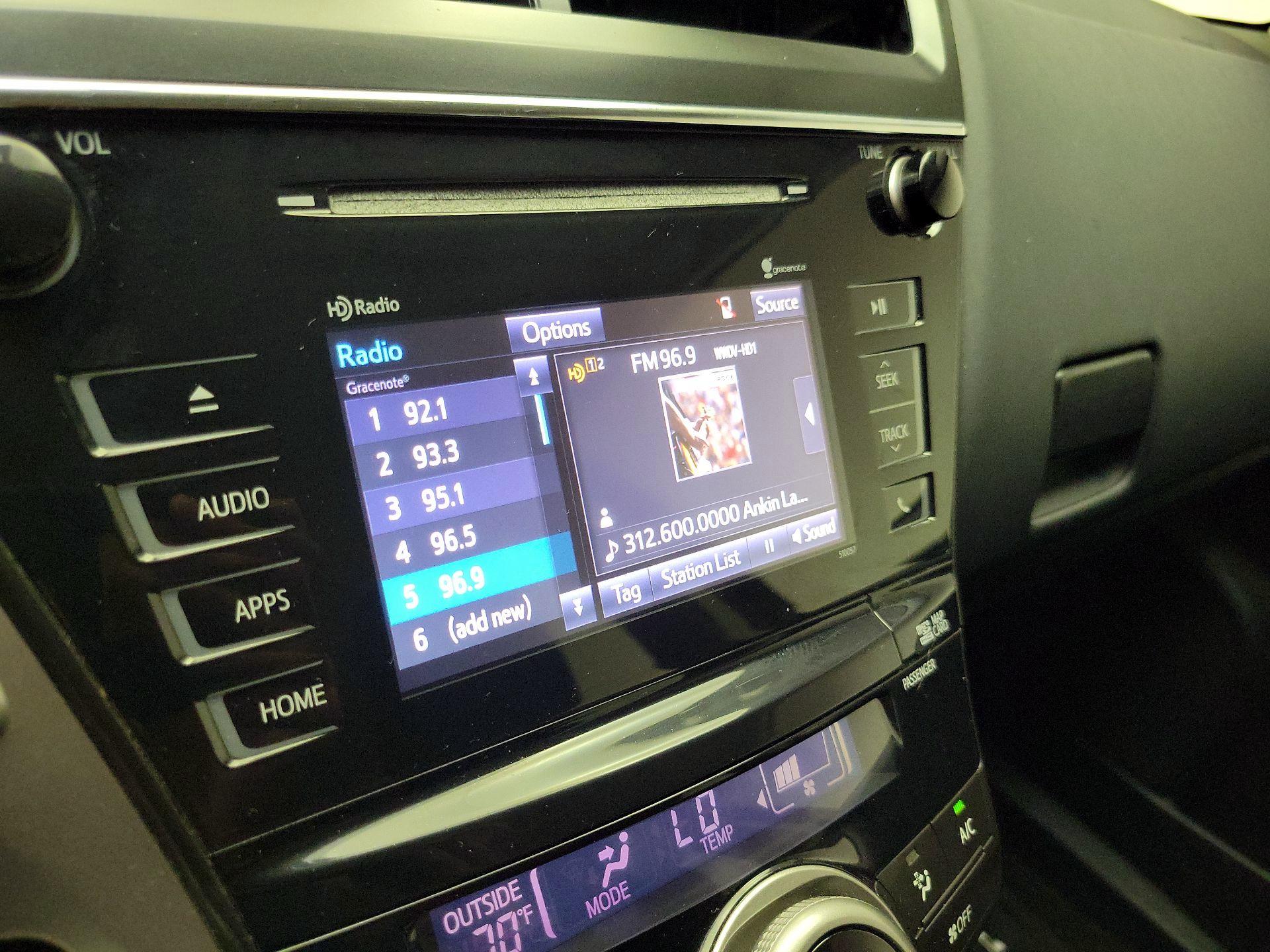 Thumbnail: 2015 Toyota Prius v - 15