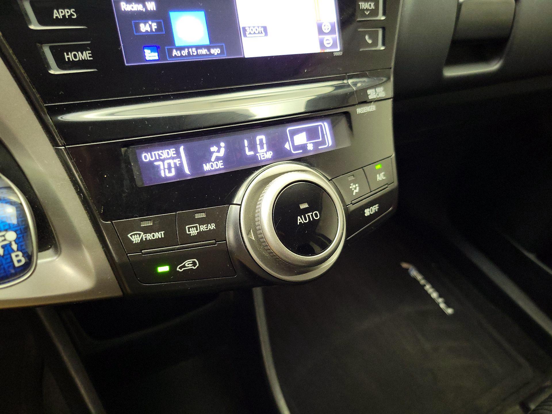 Thumbnail: 2015 Toyota Prius v - 16