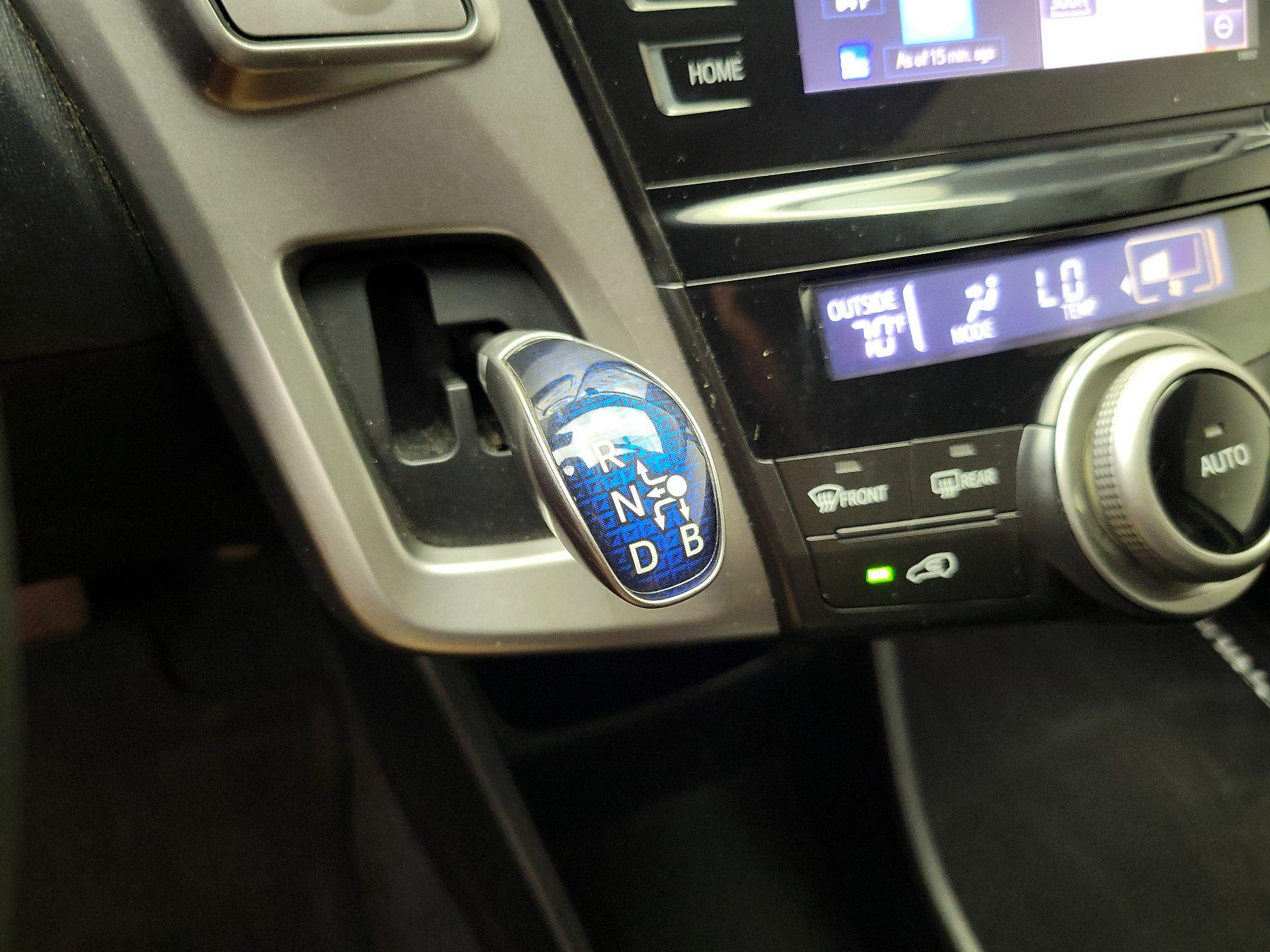 Thumbnail: 2015 Toyota Prius v - 17