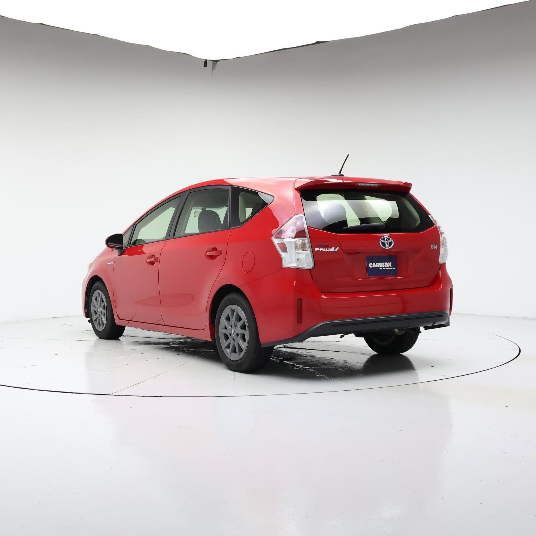 Thumbnail: 2015 Toyota Prius v - 2