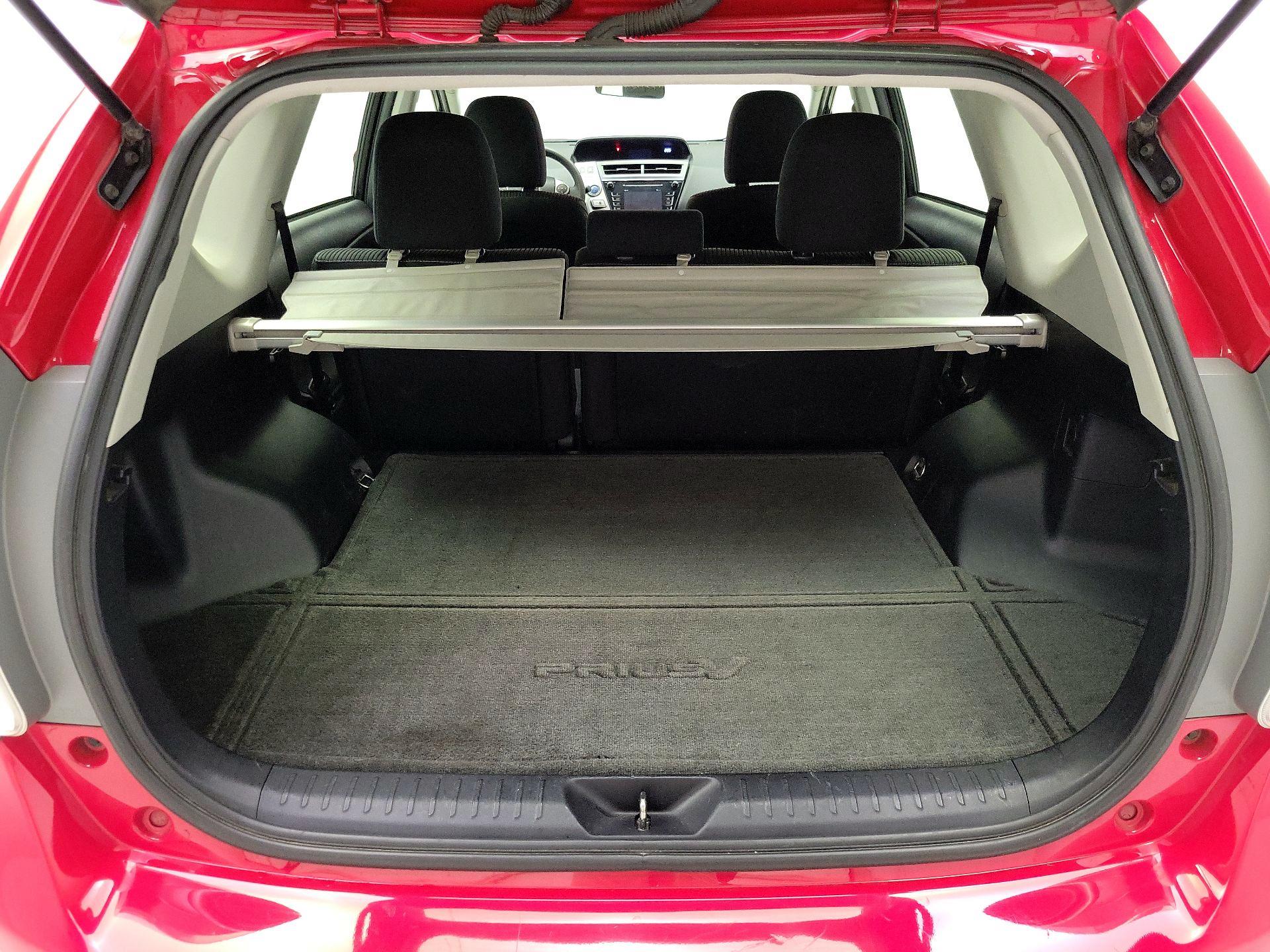 Thumbnail: 2015 Toyota Prius v - 20