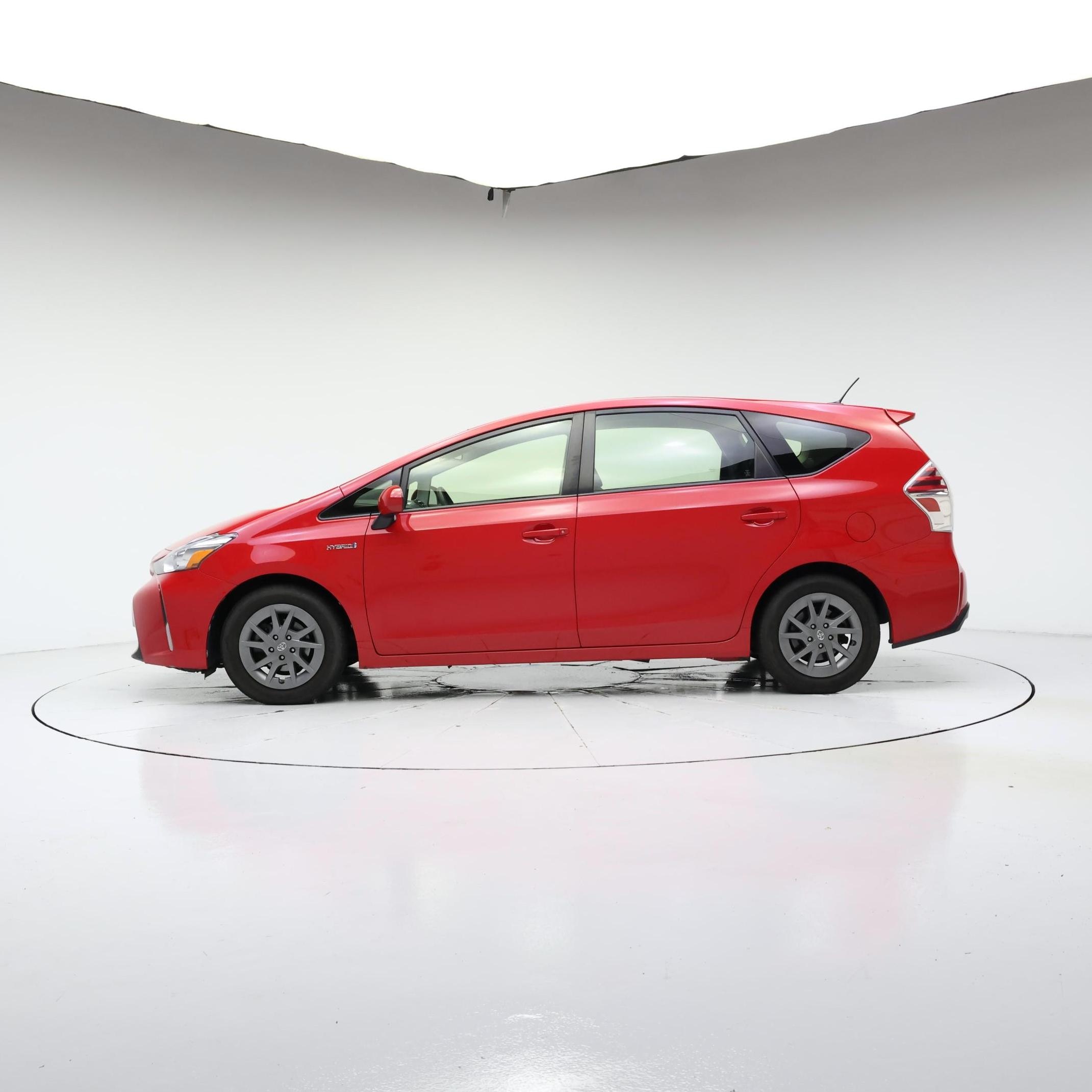 Thumbnail: 2015 Toyota Prius v - 3