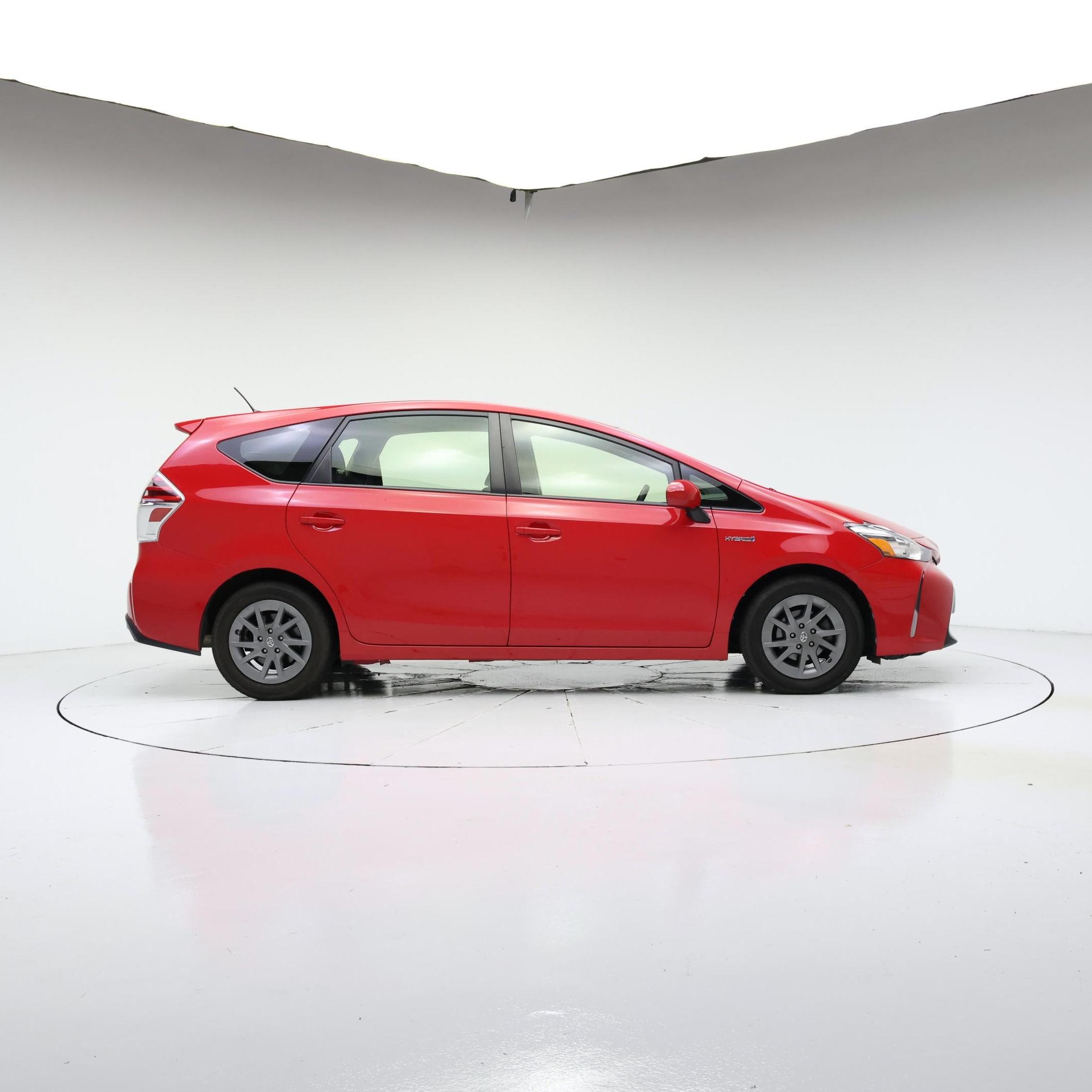 Thumbnail: 2015 Toyota Prius v - 7
