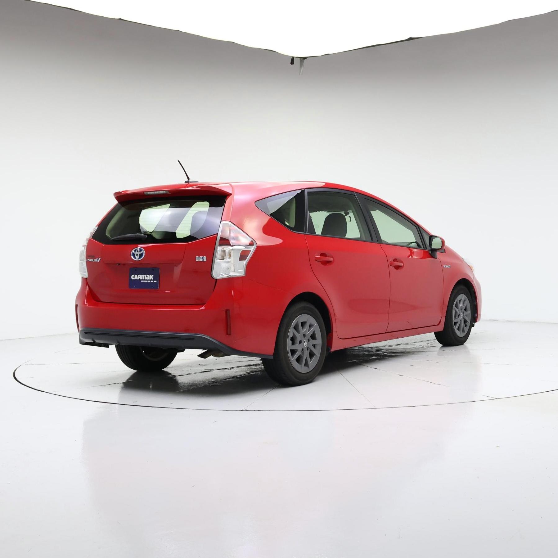 Thumbnail: 2015 Toyota Prius v - 8