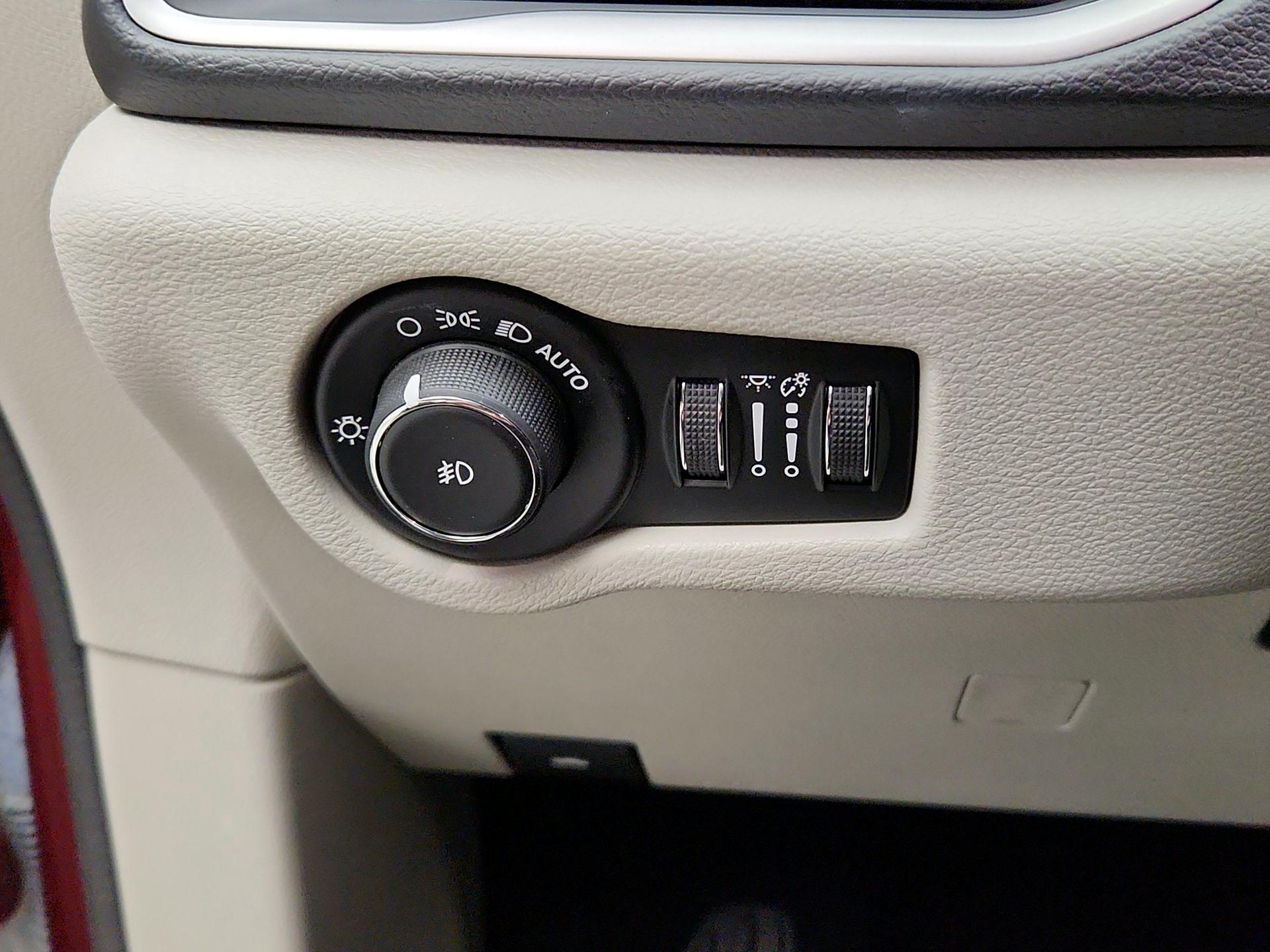 Thumbnail: 2019 Chrysler Pacifica - 11