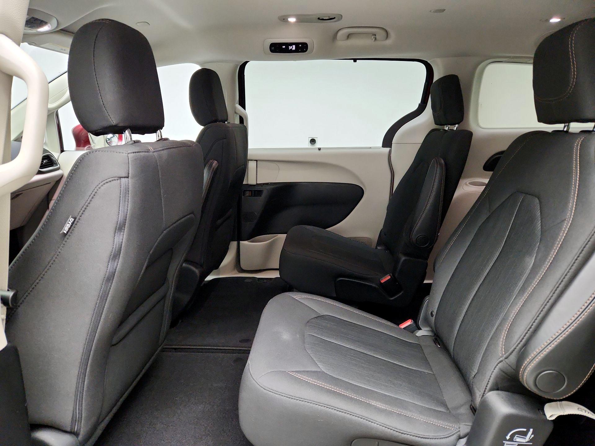 Thumbnail: 2019 Chrysler Pacifica - 17