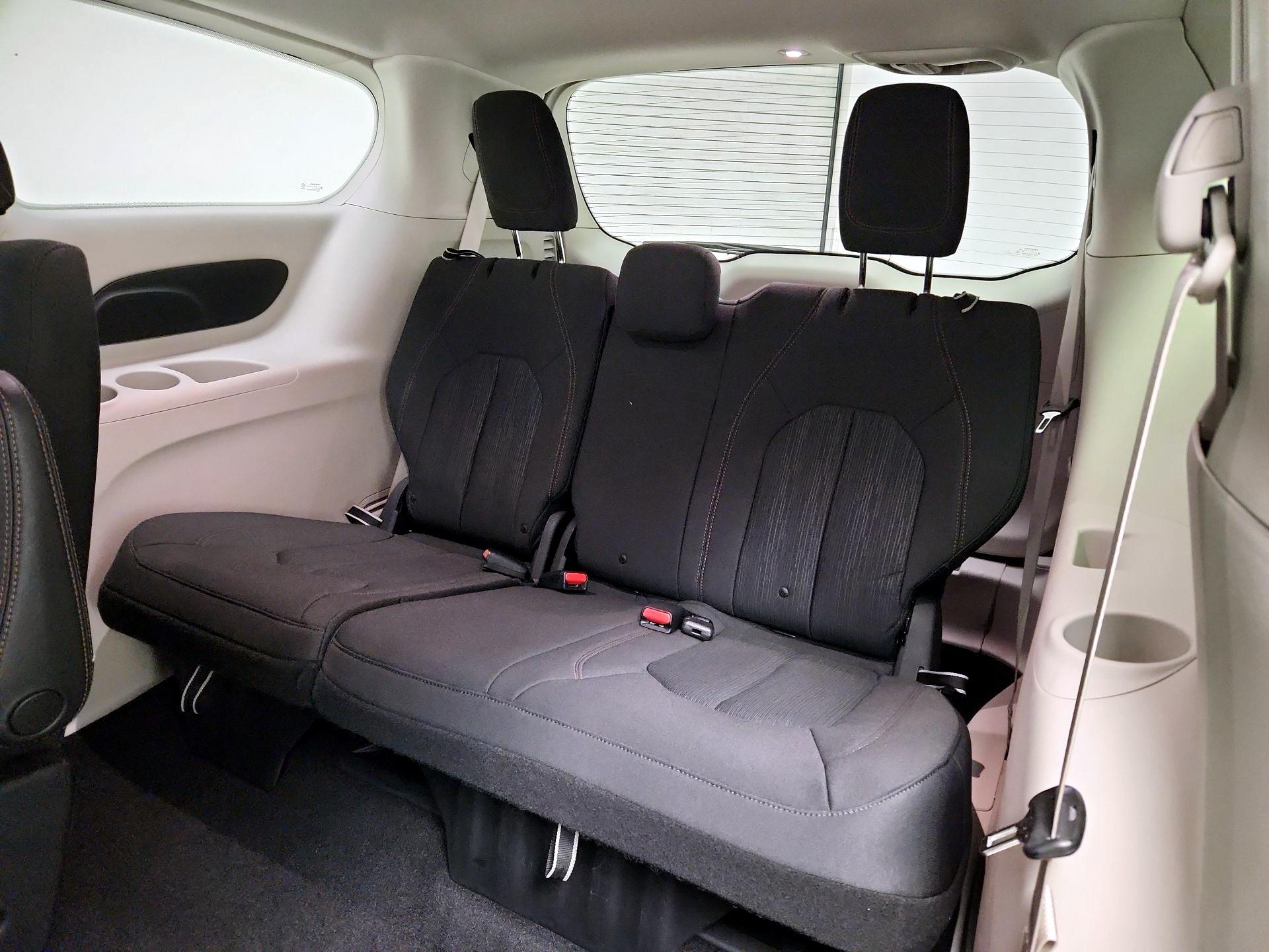 Thumbnail: 2019 Chrysler Pacifica - 18
