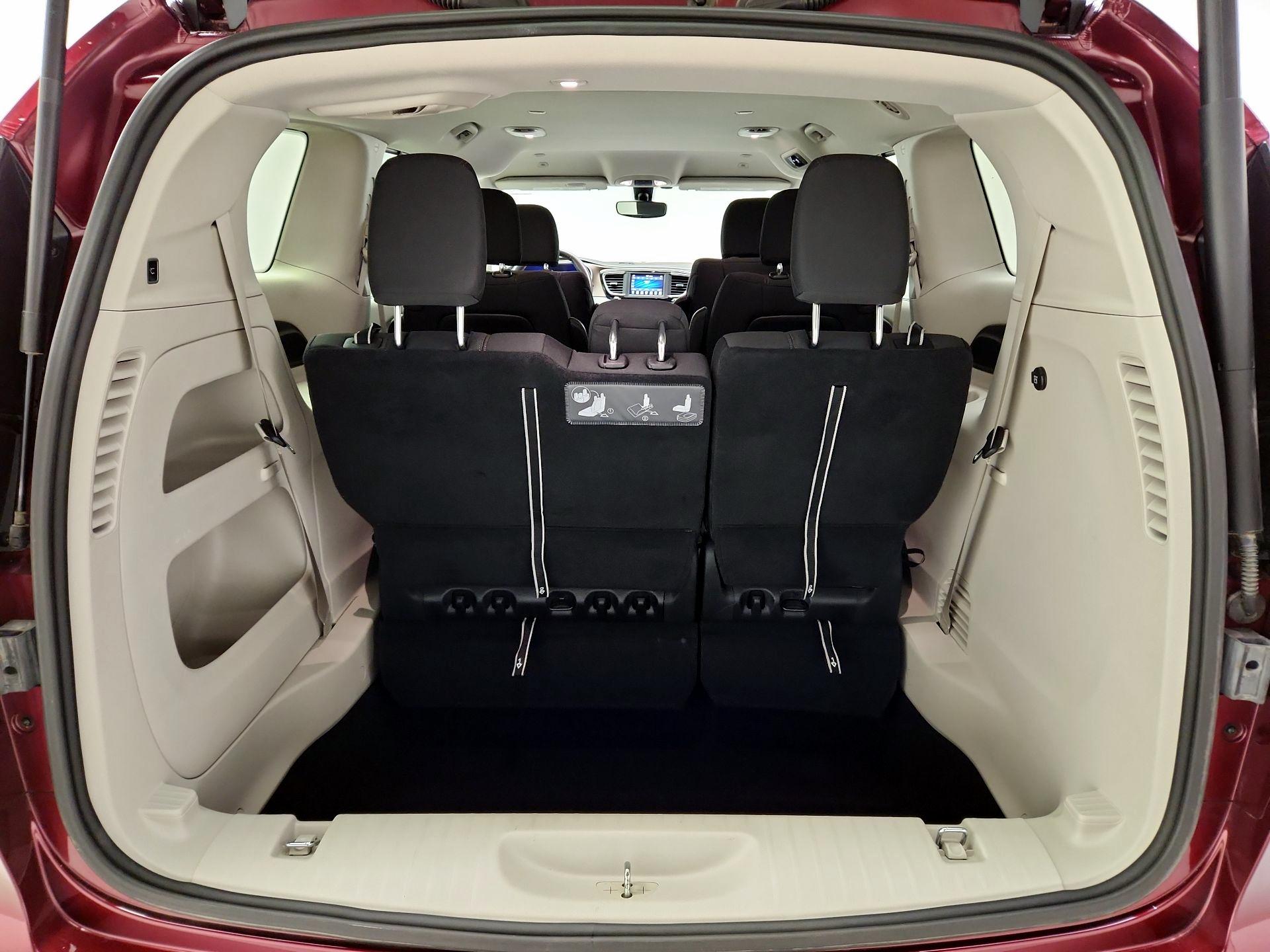 Thumbnail: 2019 Chrysler Pacifica - 19