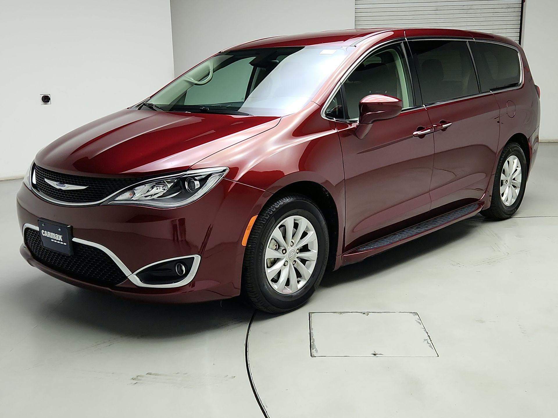 Thumbnail: 2019 Chrysler Pacifica - 3