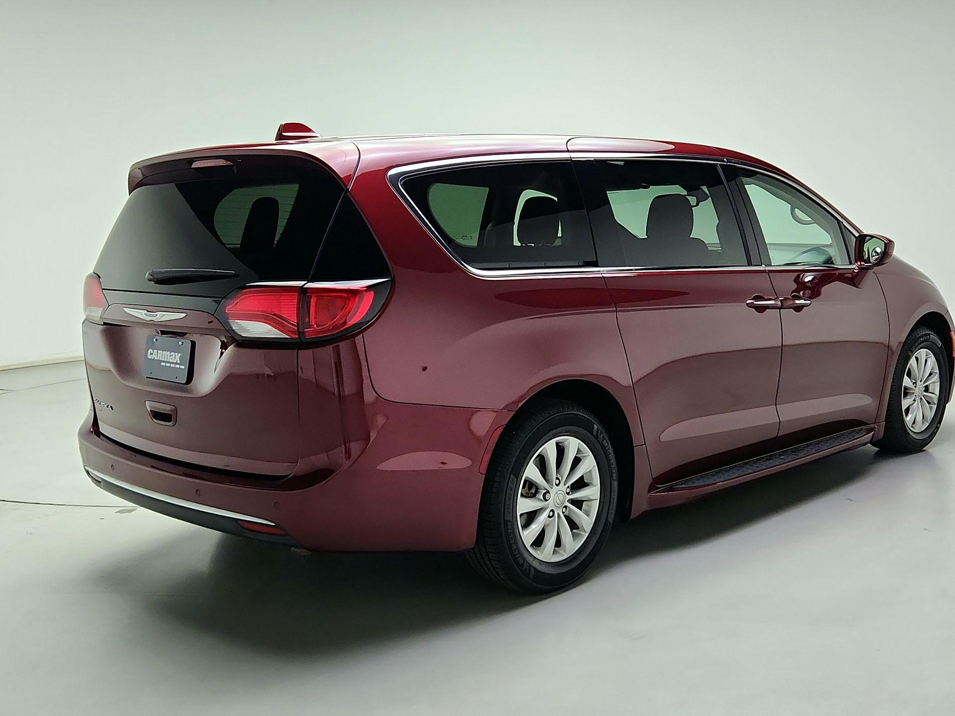 Thumbnail: 2019 Chrysler Pacifica - 5