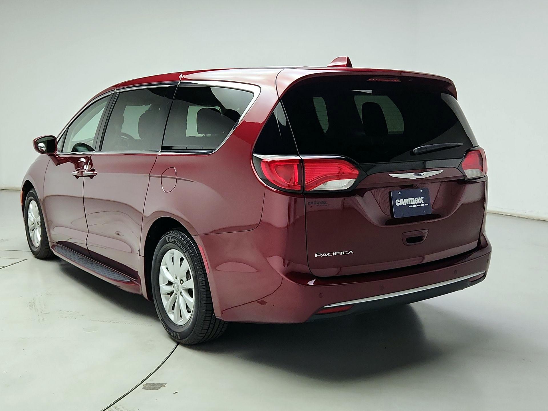 Thumbnail: 2019 Chrysler Pacifica - 7