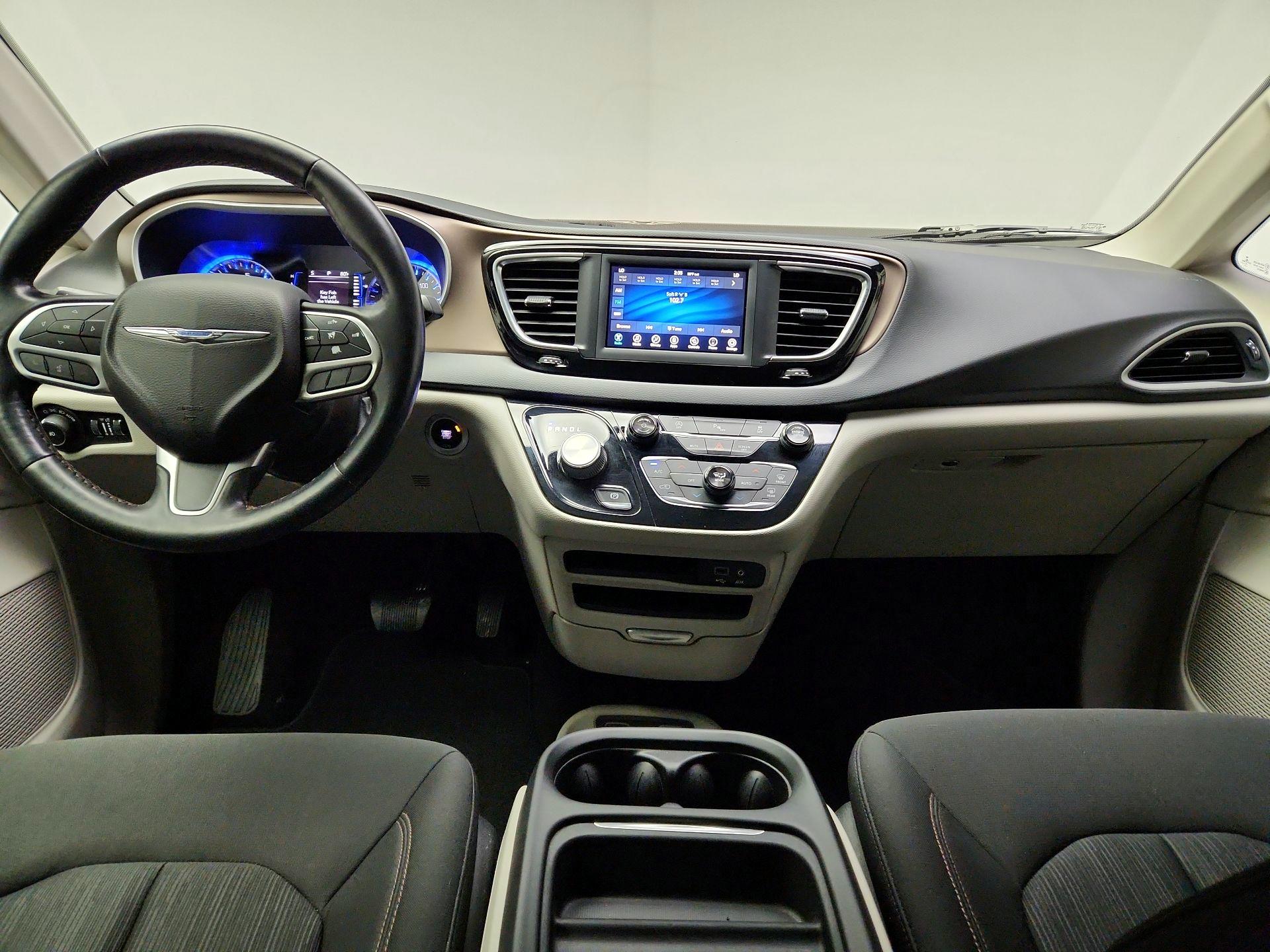 Thumbnail: 2019 Chrysler Pacifica - 8