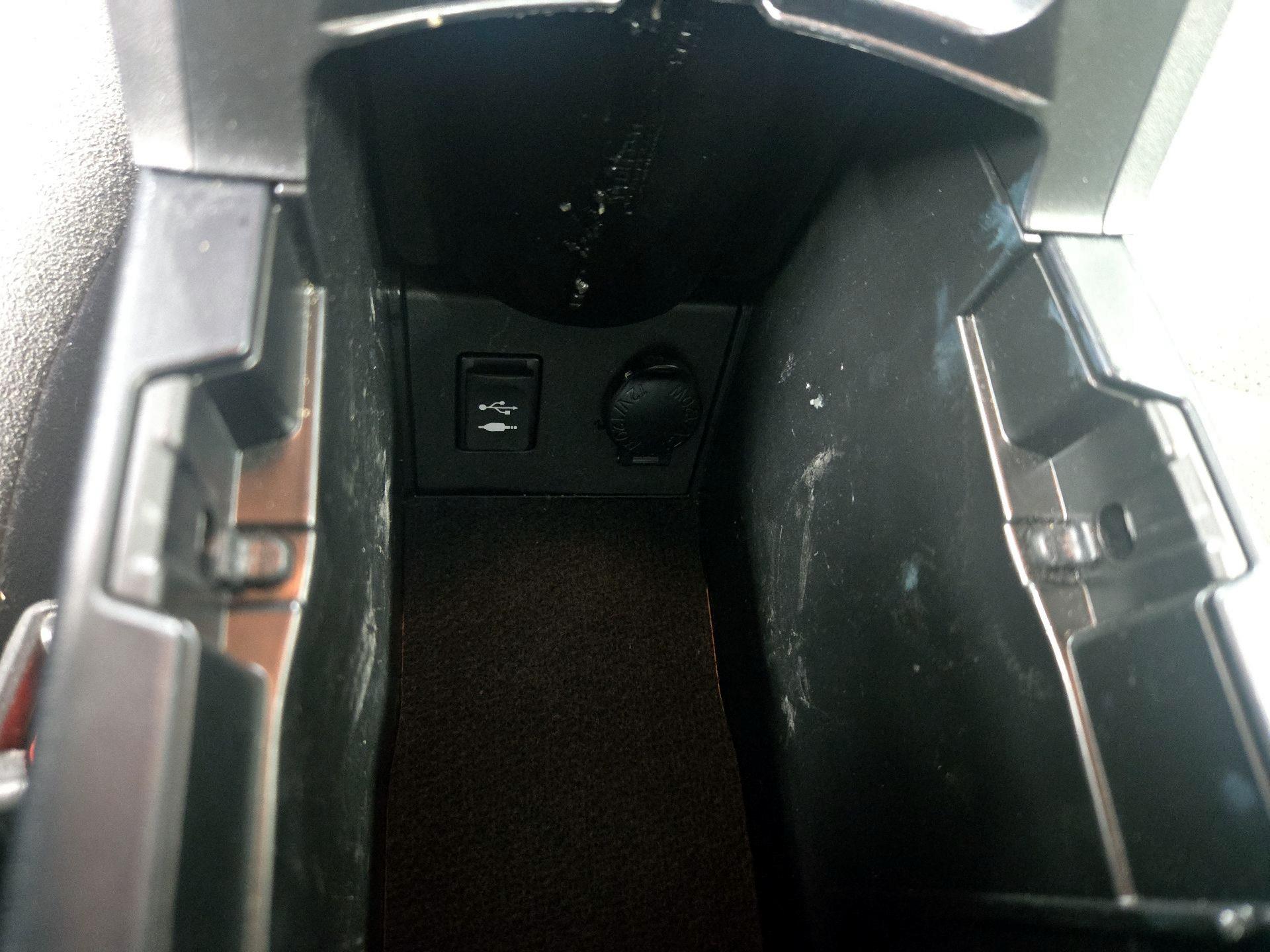 Thumbnail: 2014 Toyota Prius - 17