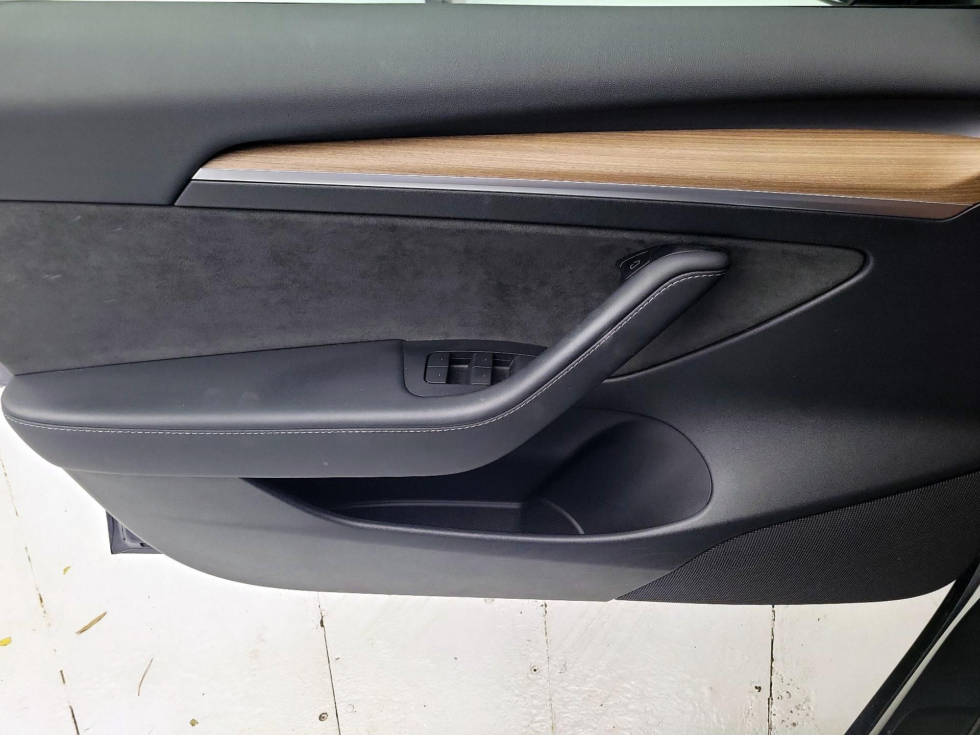 Thumbnail: 2023 Tesla Model 3 - 12