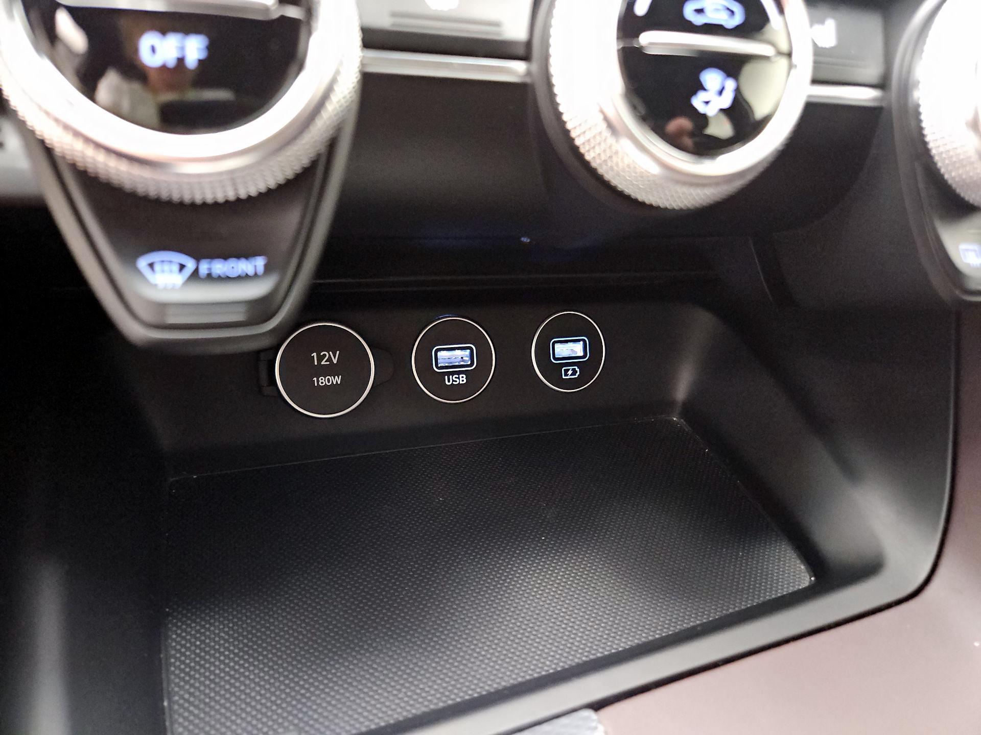 Thumbnail: 2022 Genesis G70 - 19