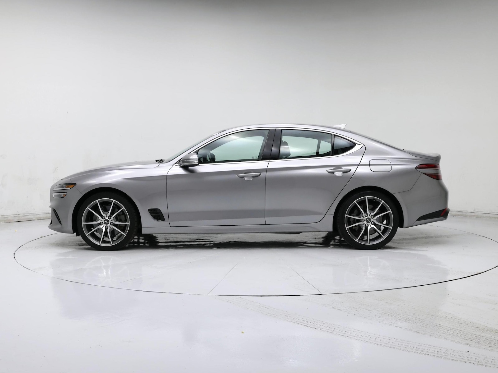2022 GENESIS G70 Standard - Photo 4
