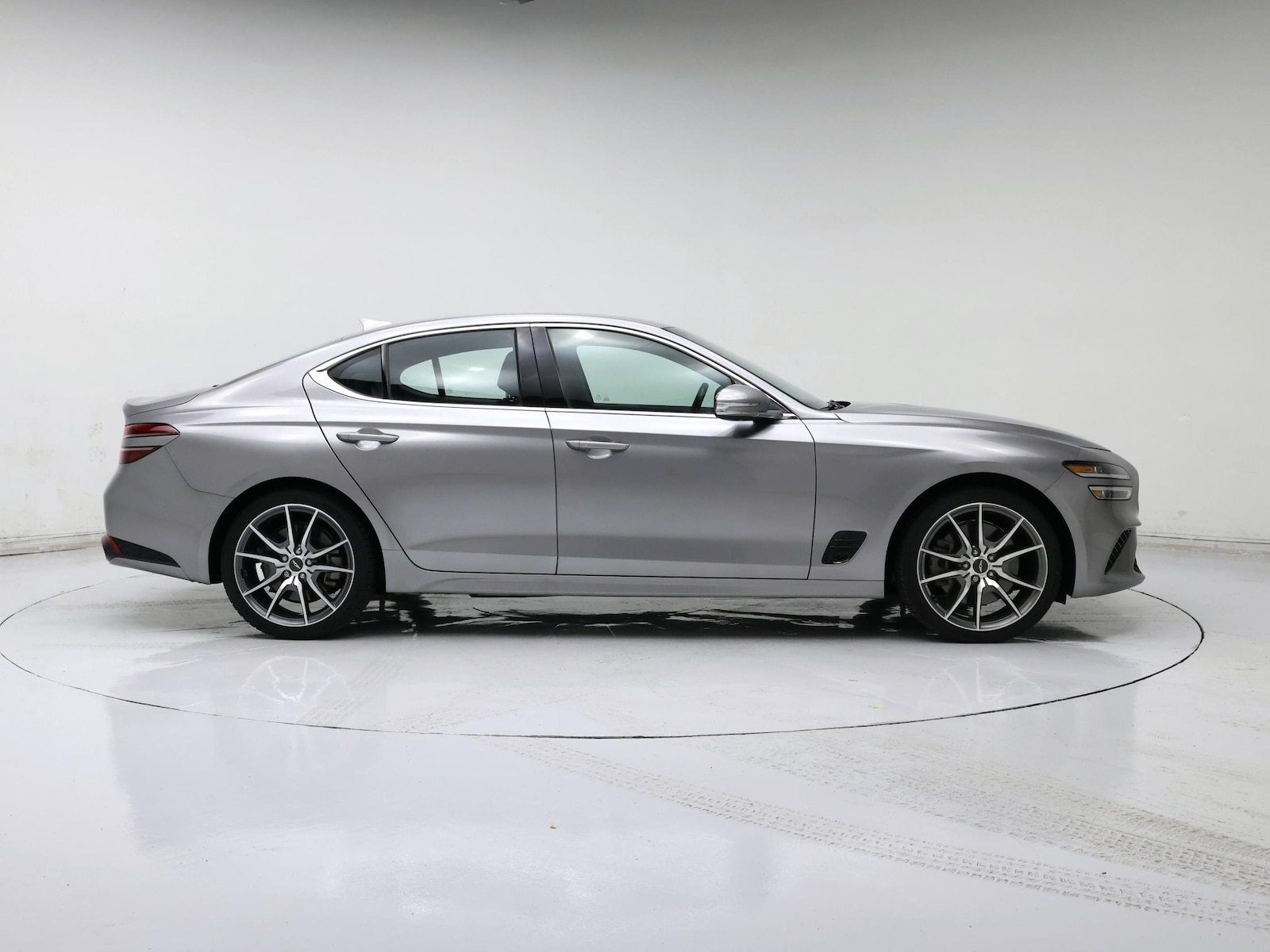 2022 GENESIS G70 Standard - Photo 8