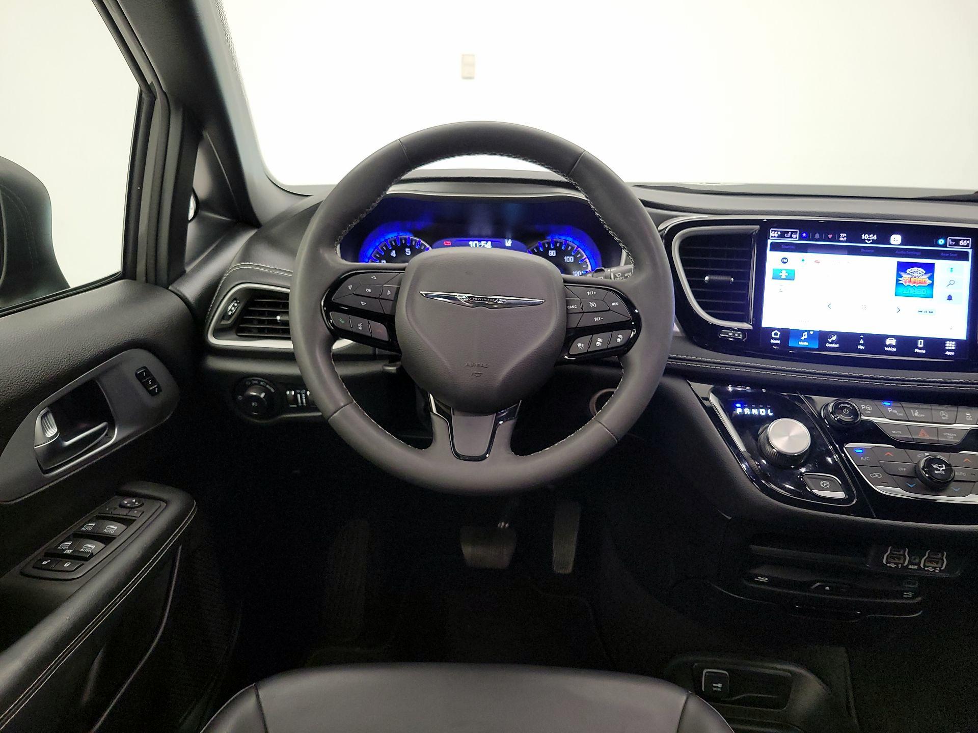 Thumbnail: 2023 Chrysler Pacifica - 10