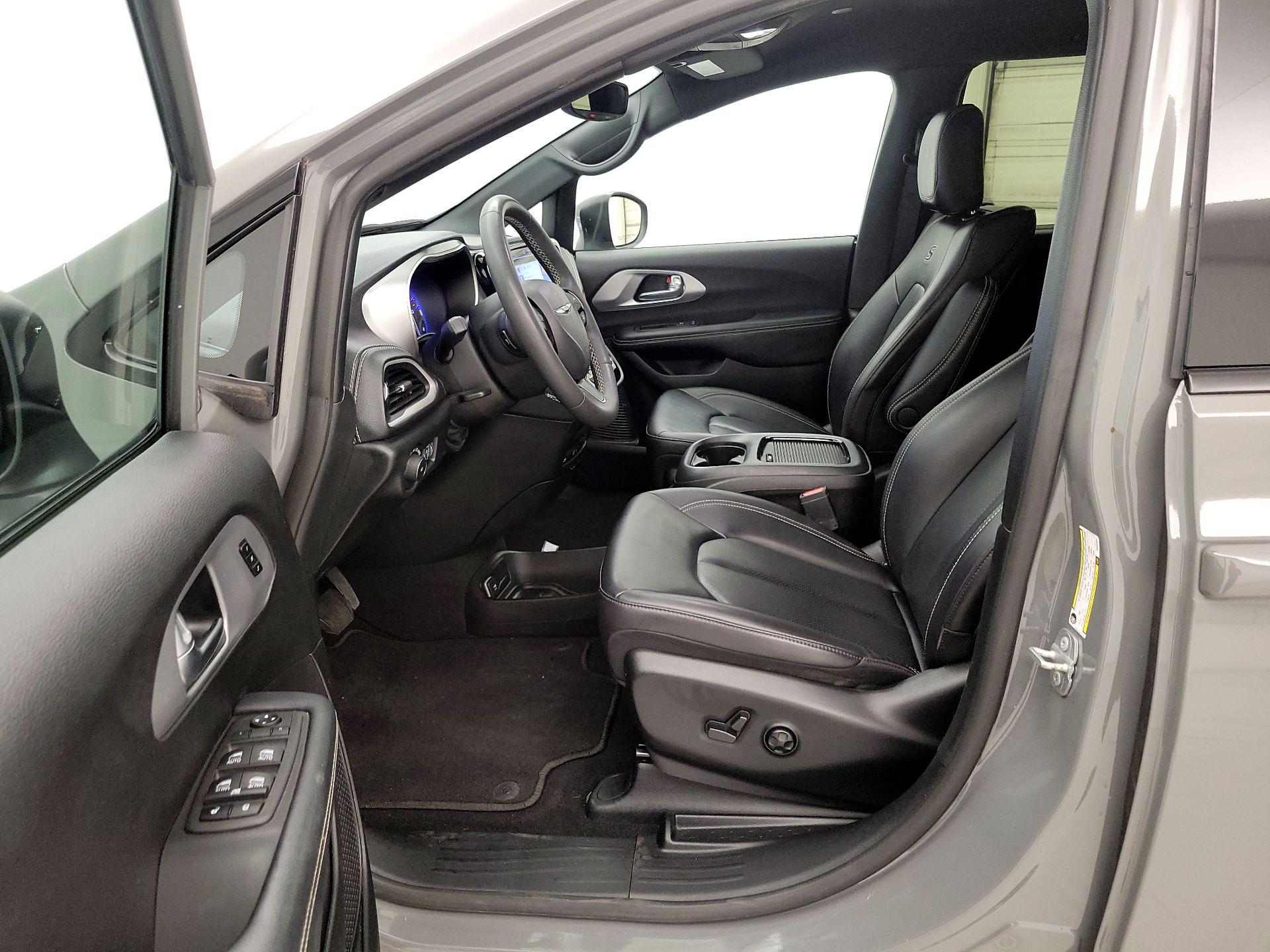 Thumbnail: 2023 Chrysler Pacifica - 11