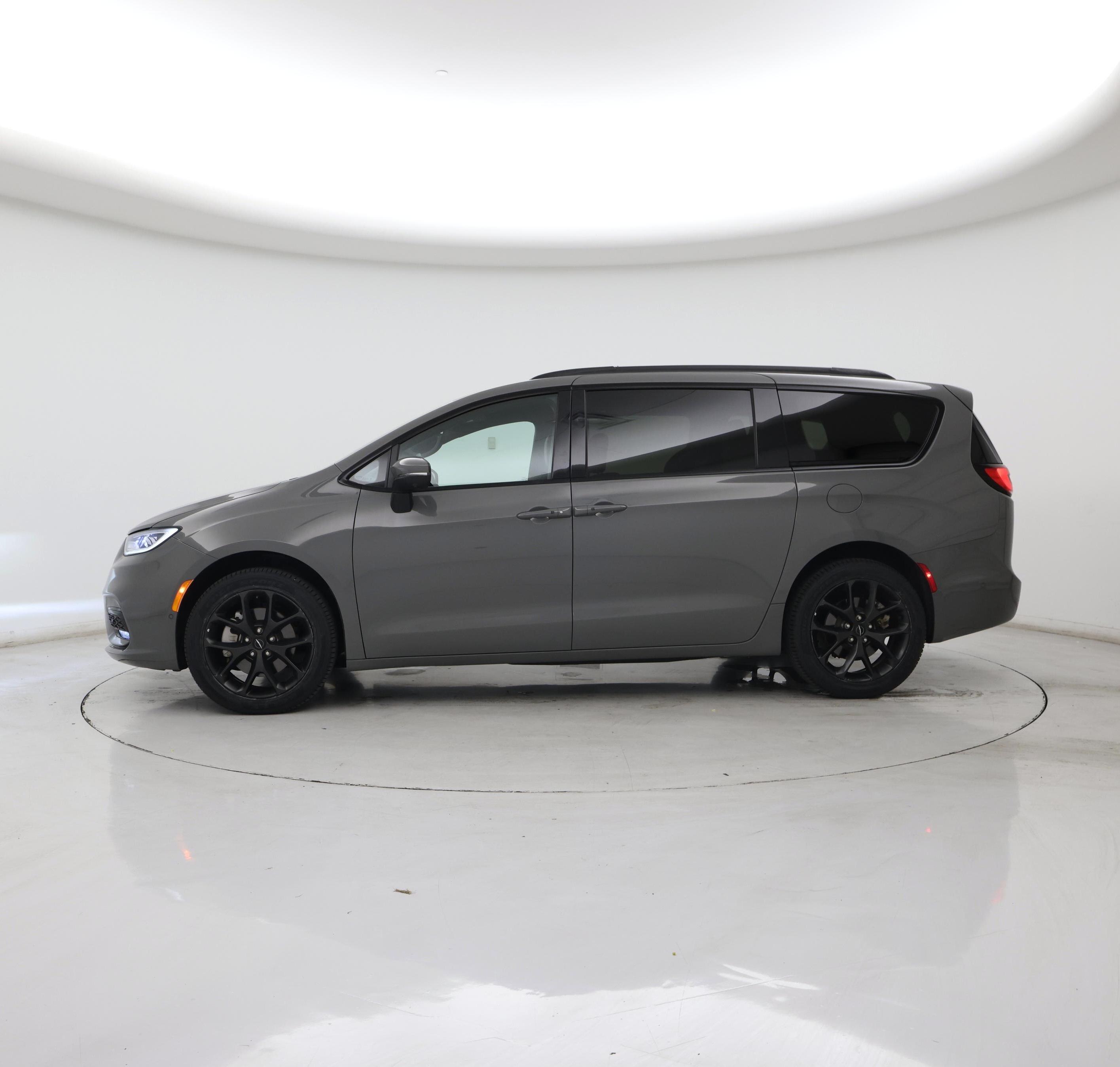 Thumbnail: 2023 Chrysler Pacifica - 3