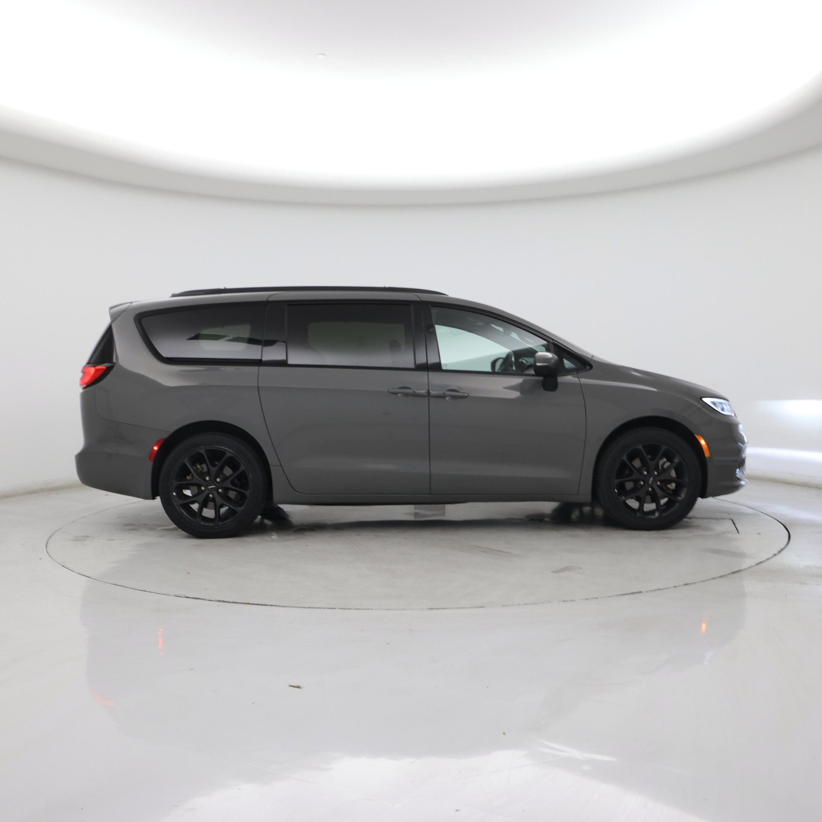 Thumbnail: 2023 Chrysler Pacifica - 7