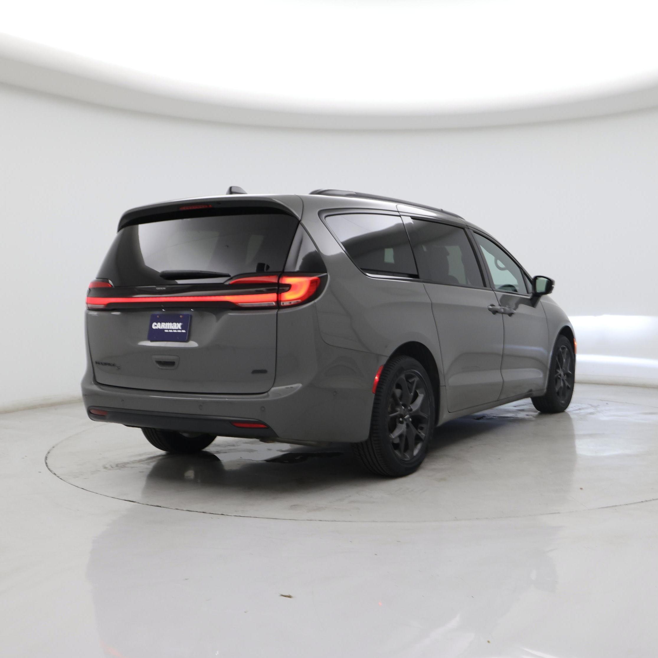 Thumbnail: 2023 Chrysler Pacifica - 8