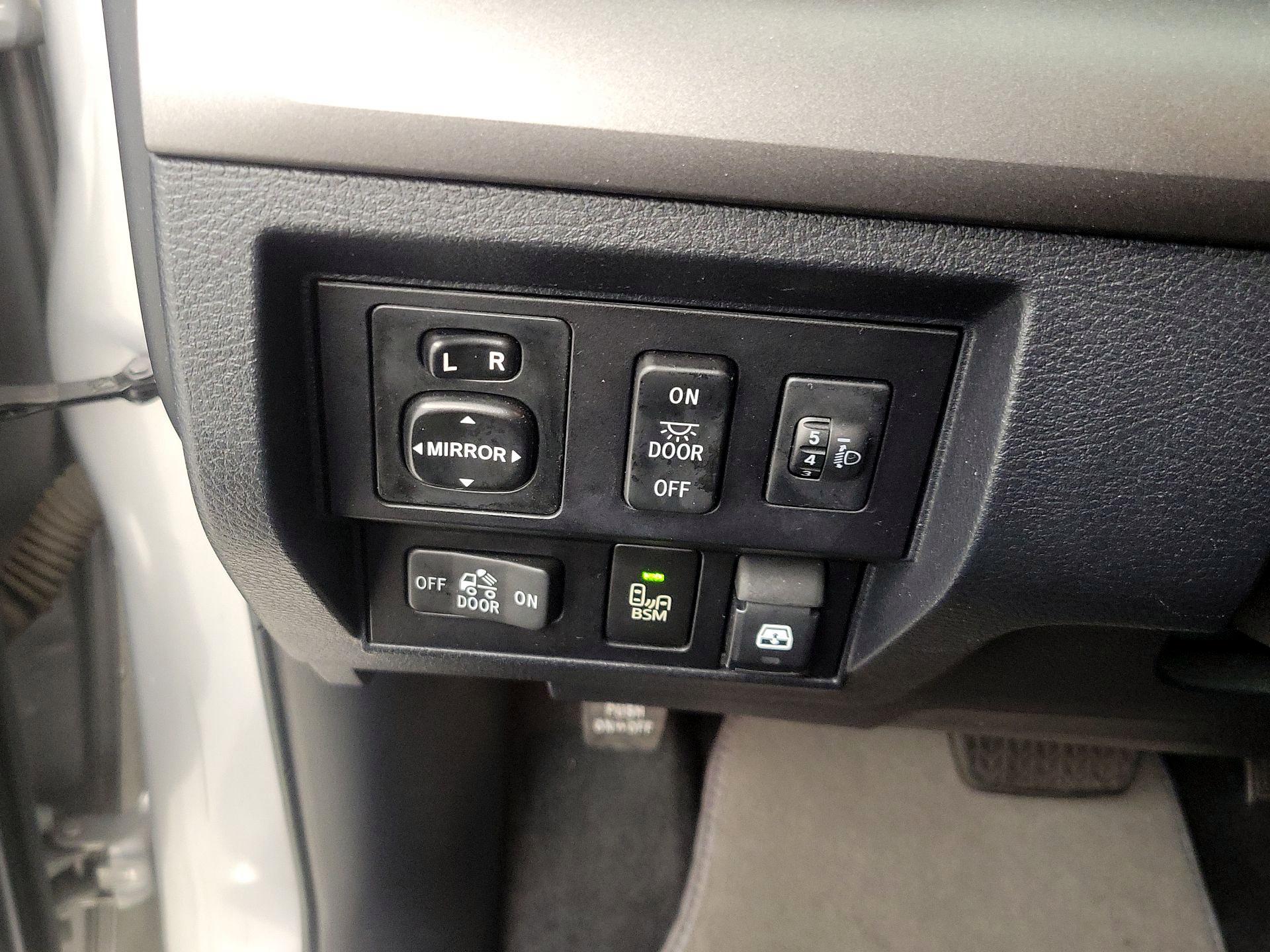 Thumbnail: 2016 Toyota Tundra - 13