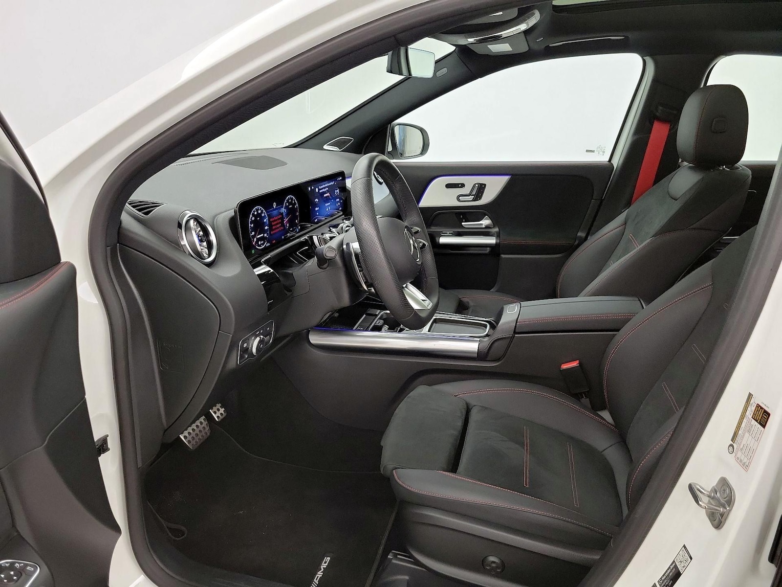 2026 Mercedes-Benz GLA AMG GLA 35 - Photo 12
