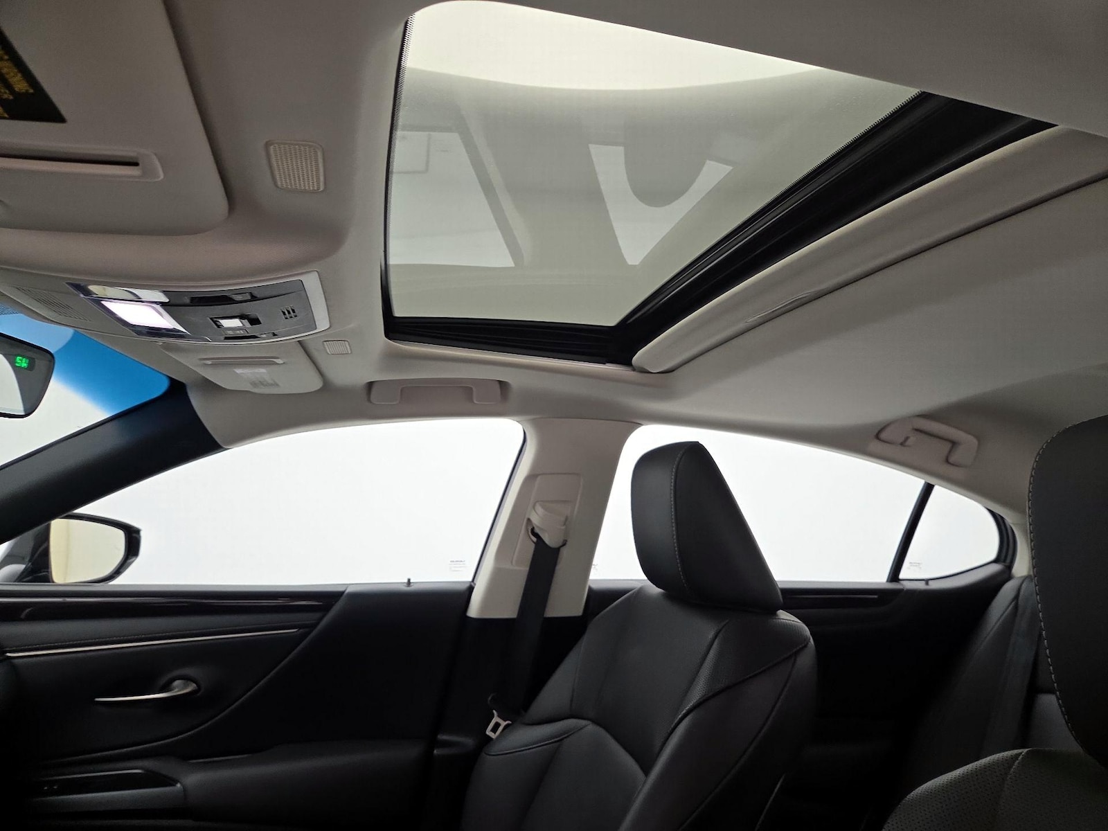 2020 Lexus ES 350 - Photo 20
