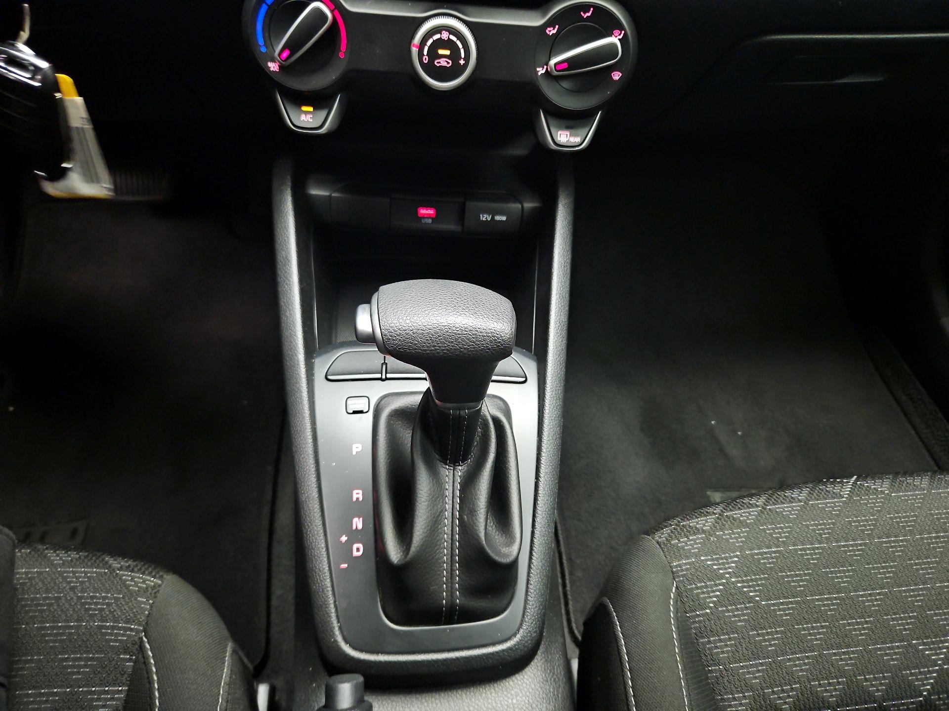 Thumbnail: 2022 Kia Rio - 16