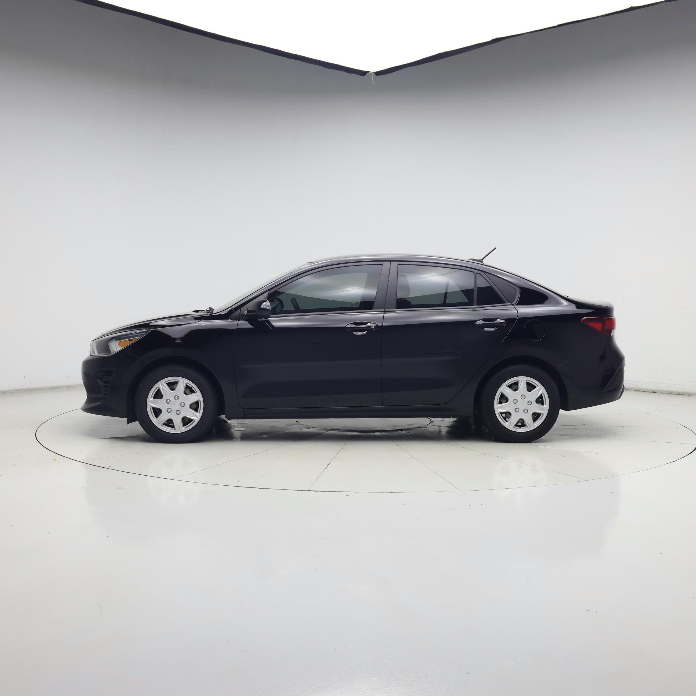 Thumbnail: 2022 Kia Rio - 3