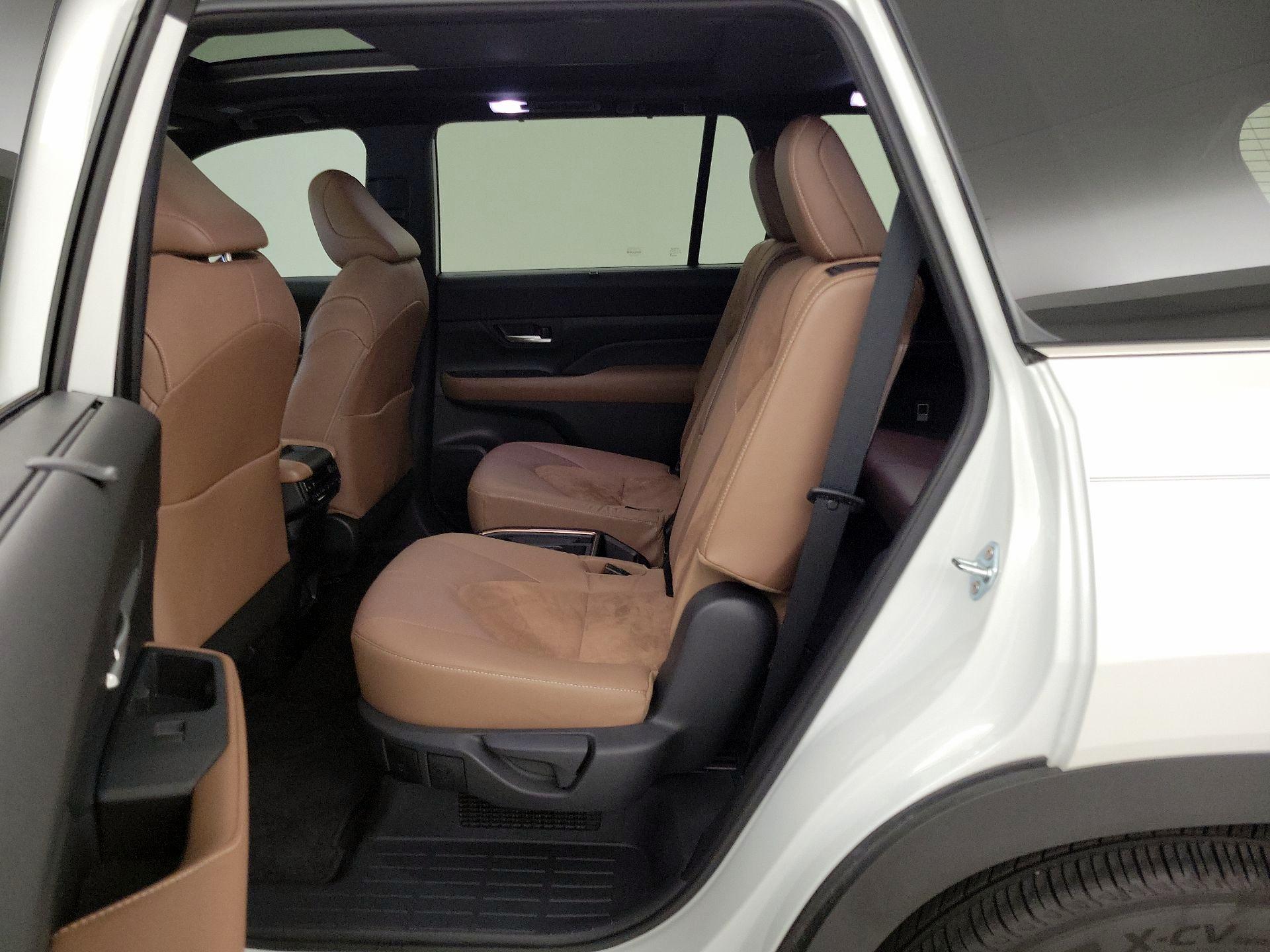 Thumbnail: 2025 Toyota Highlander - 20