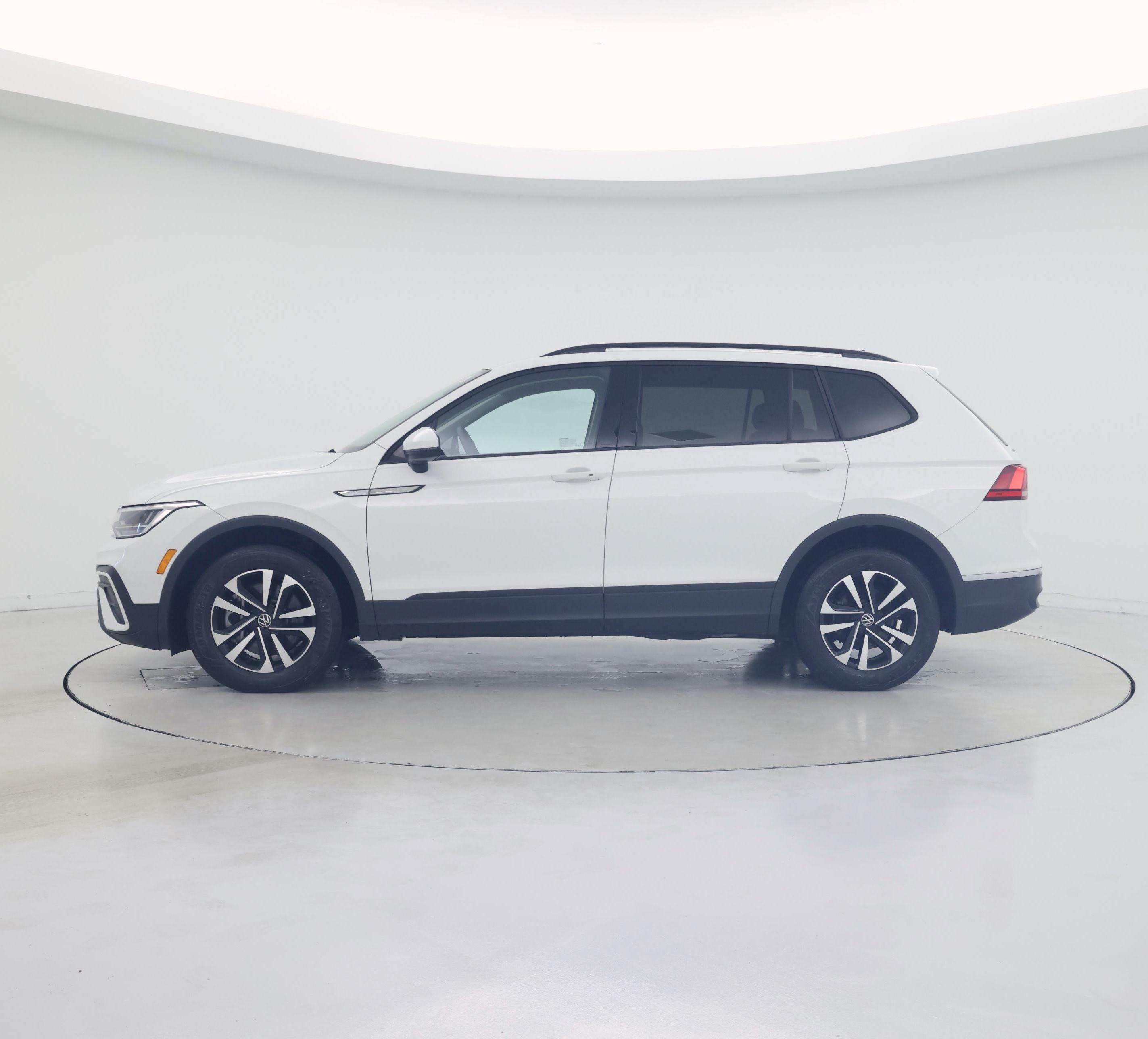 Thumbnail: 2024 Volkswagen Tiguan - 3