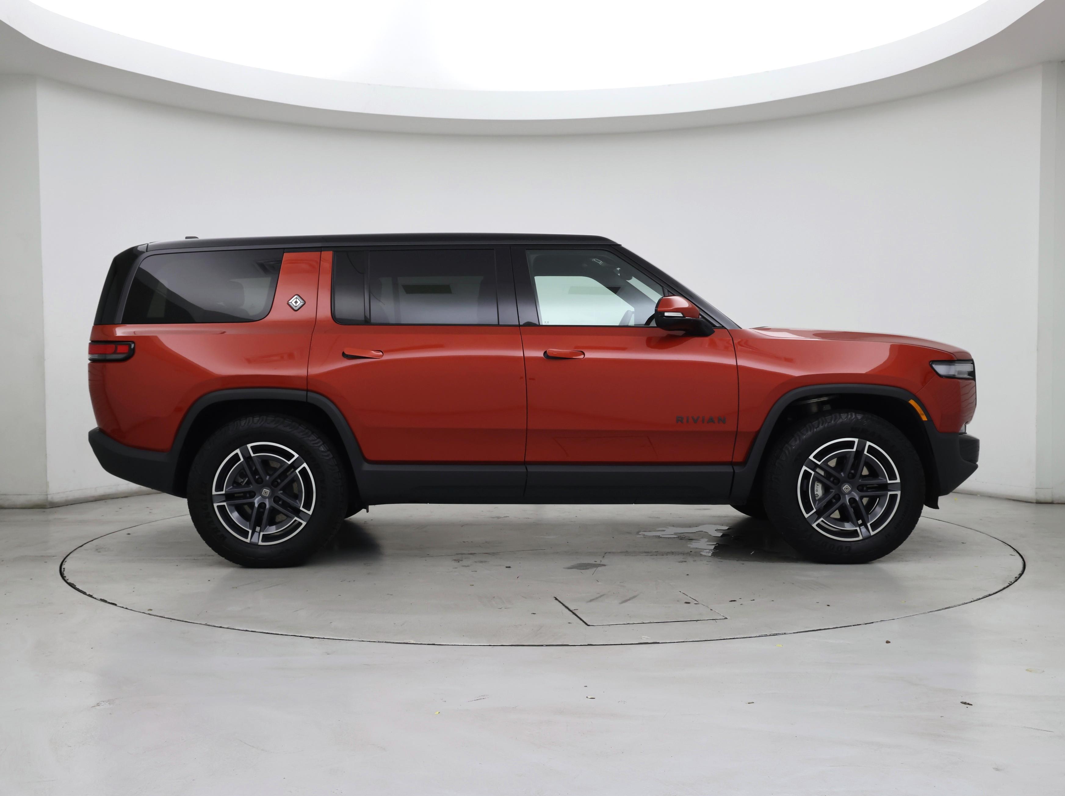 Thumbnail: 2025 Rivian R1S - 7