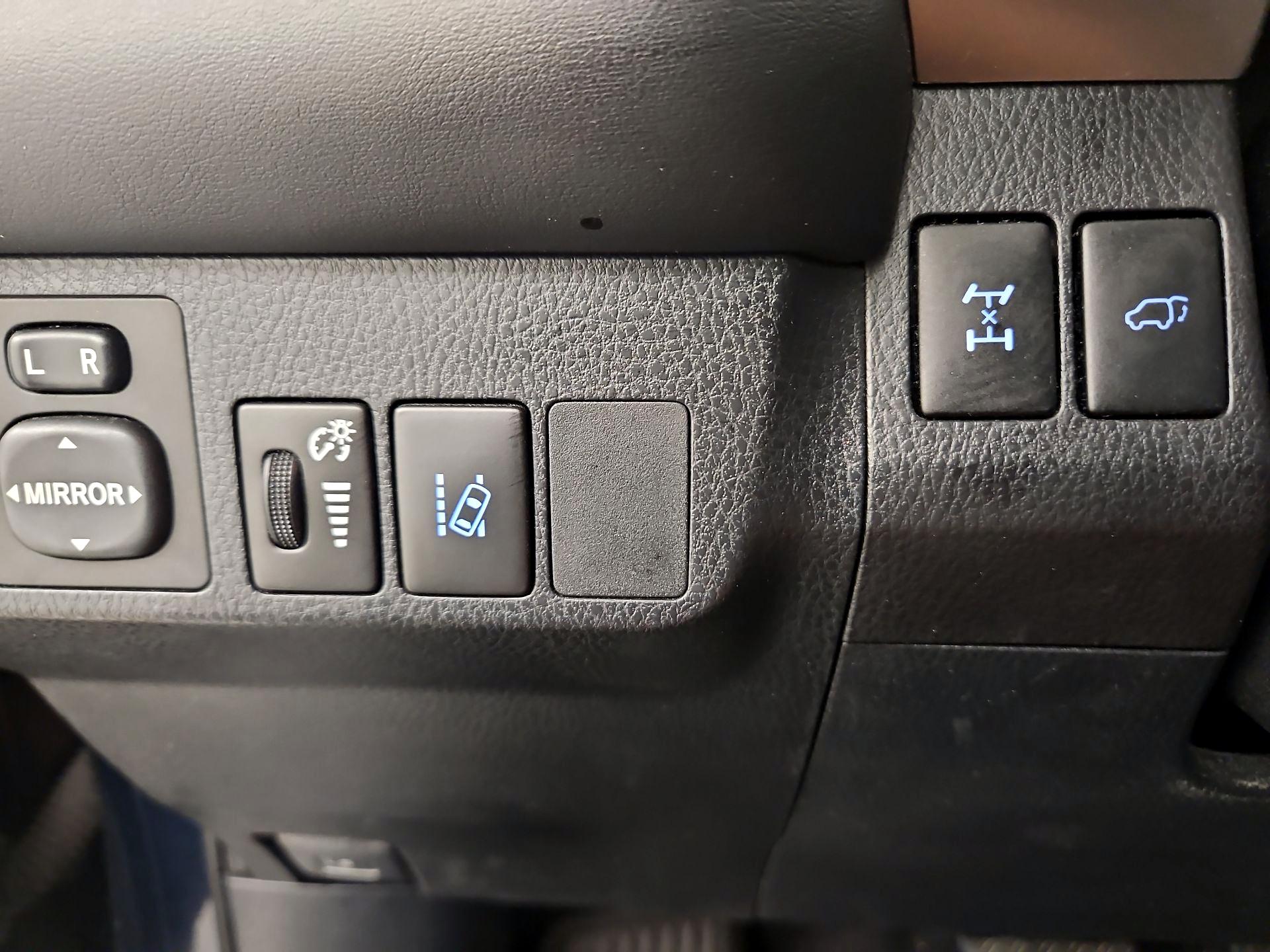 Thumbnail: 2018 Toyota RAV4 - 13