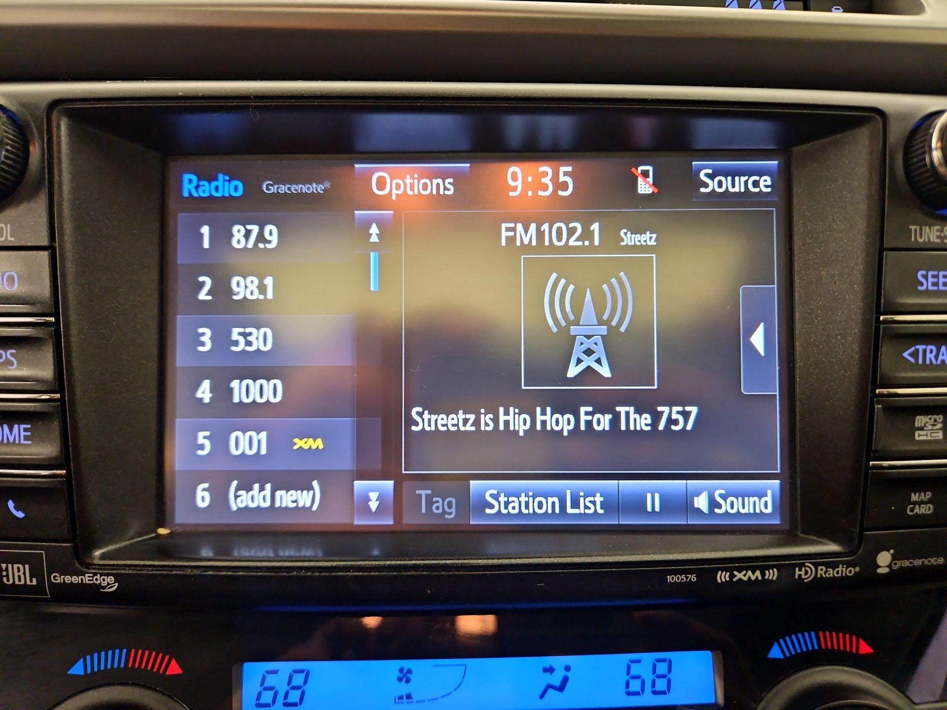 Thumbnail: 2018 Toyota RAV4 - 15