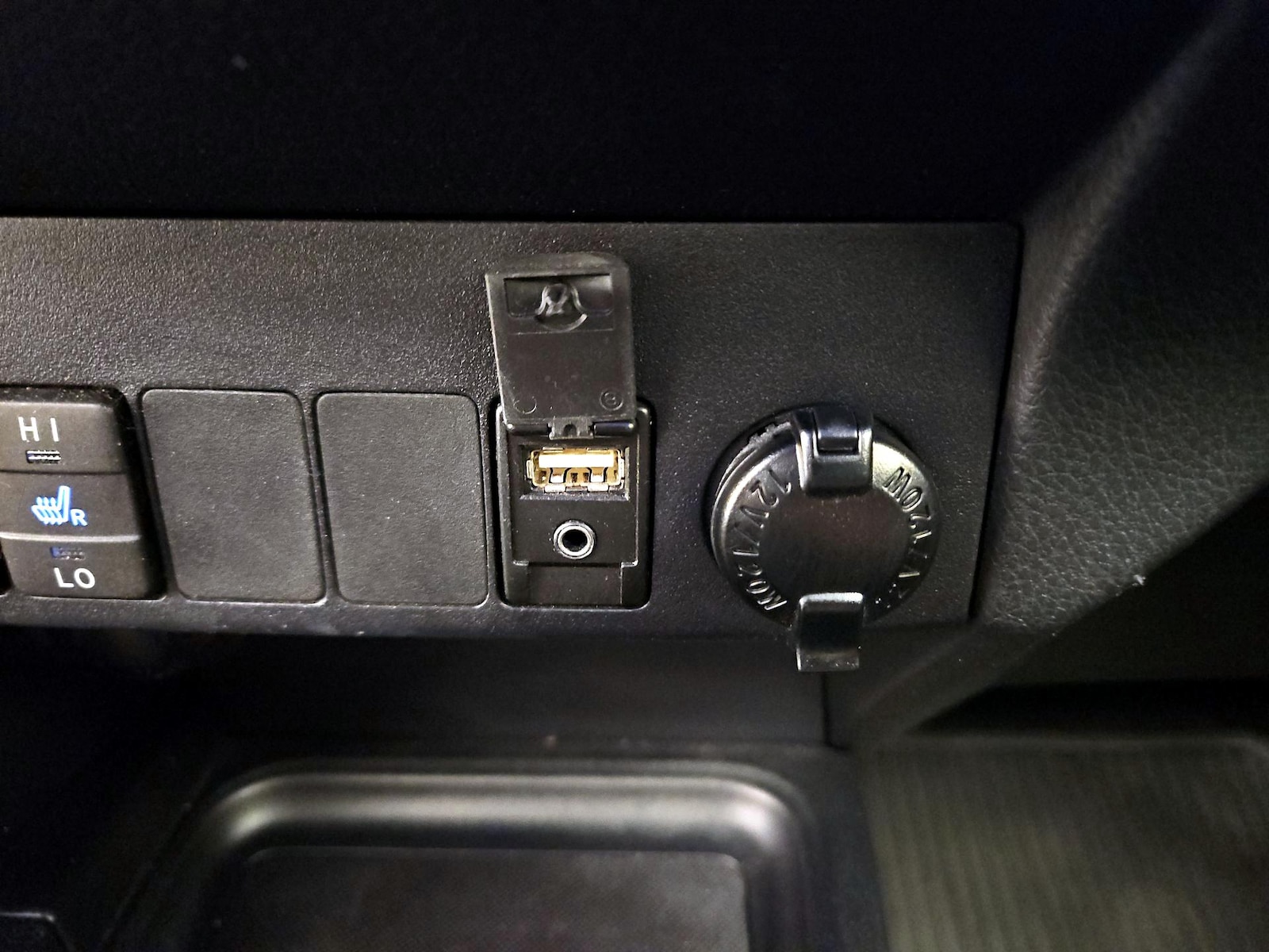 2018 Toyota RAV4 Limited - Photo 19