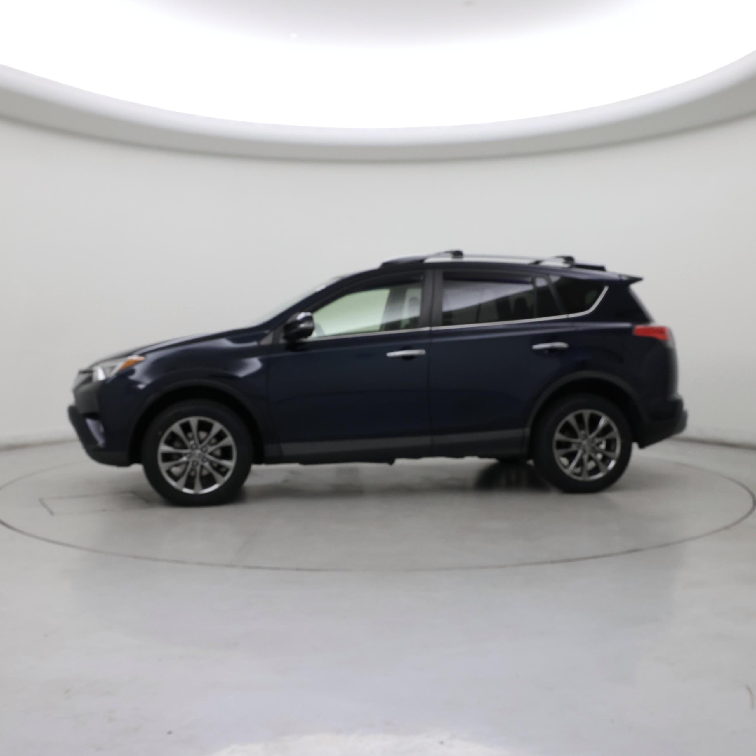 Thumbnail: 2018 Toyota RAV4 - 3