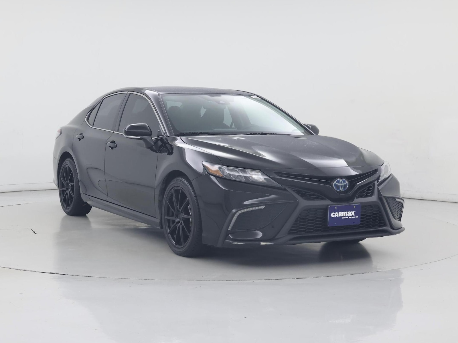 2022 Toyota Camry SE - Photo 2